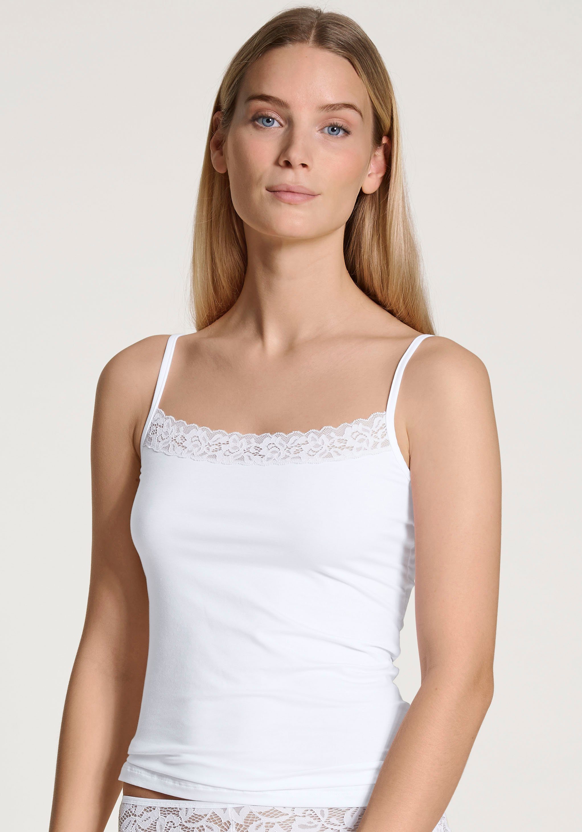 zarter Comfort Natural CALIDA weiss Trägern, Spitzen-Look verstellbaren mit Unterhemd Lace Top