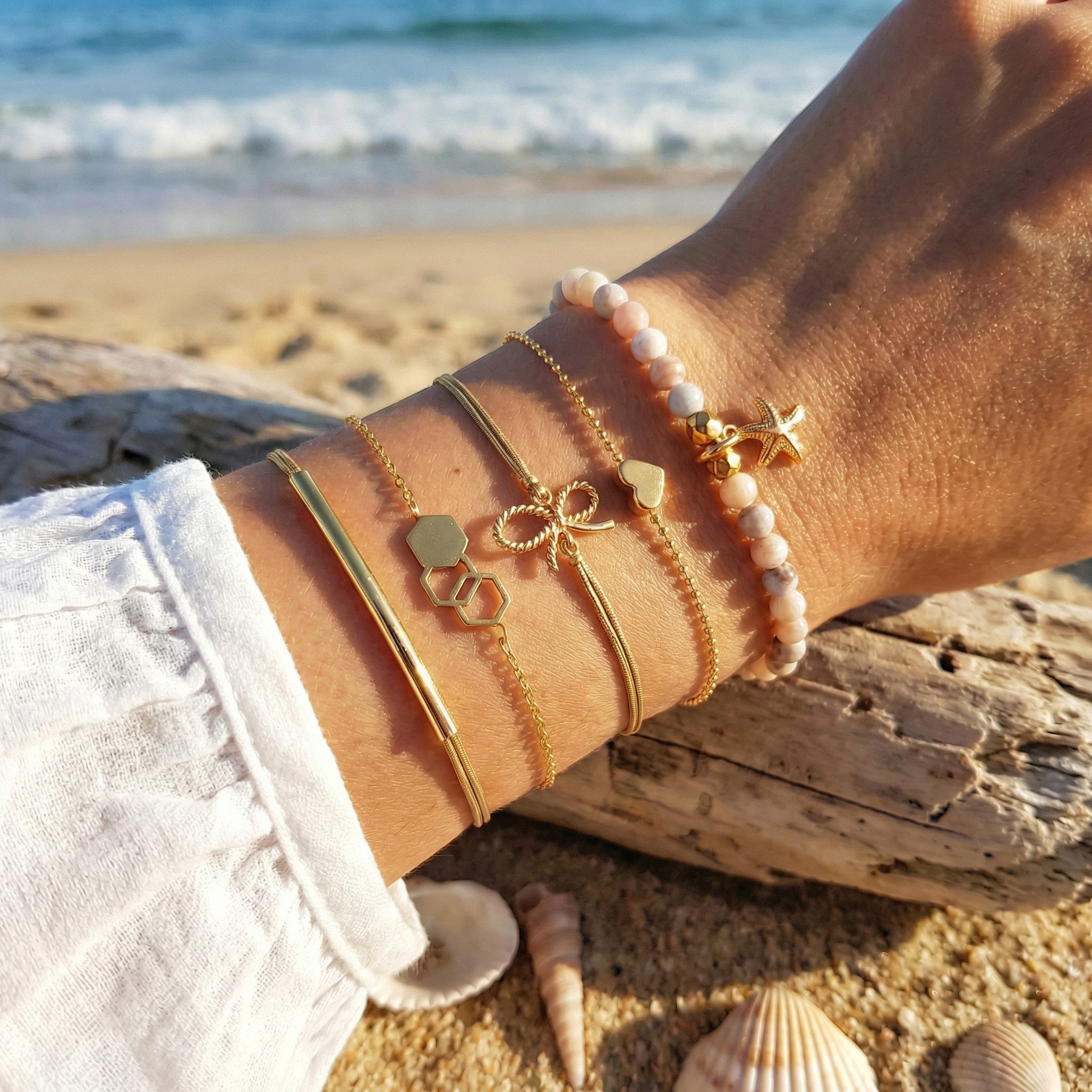 The Beauty House Armband Boho Vintage Armband Set mit Edelsteinen (mit Perlen Boho-Style), – Elegantes Layering Schmuck-Set in Goldoptik