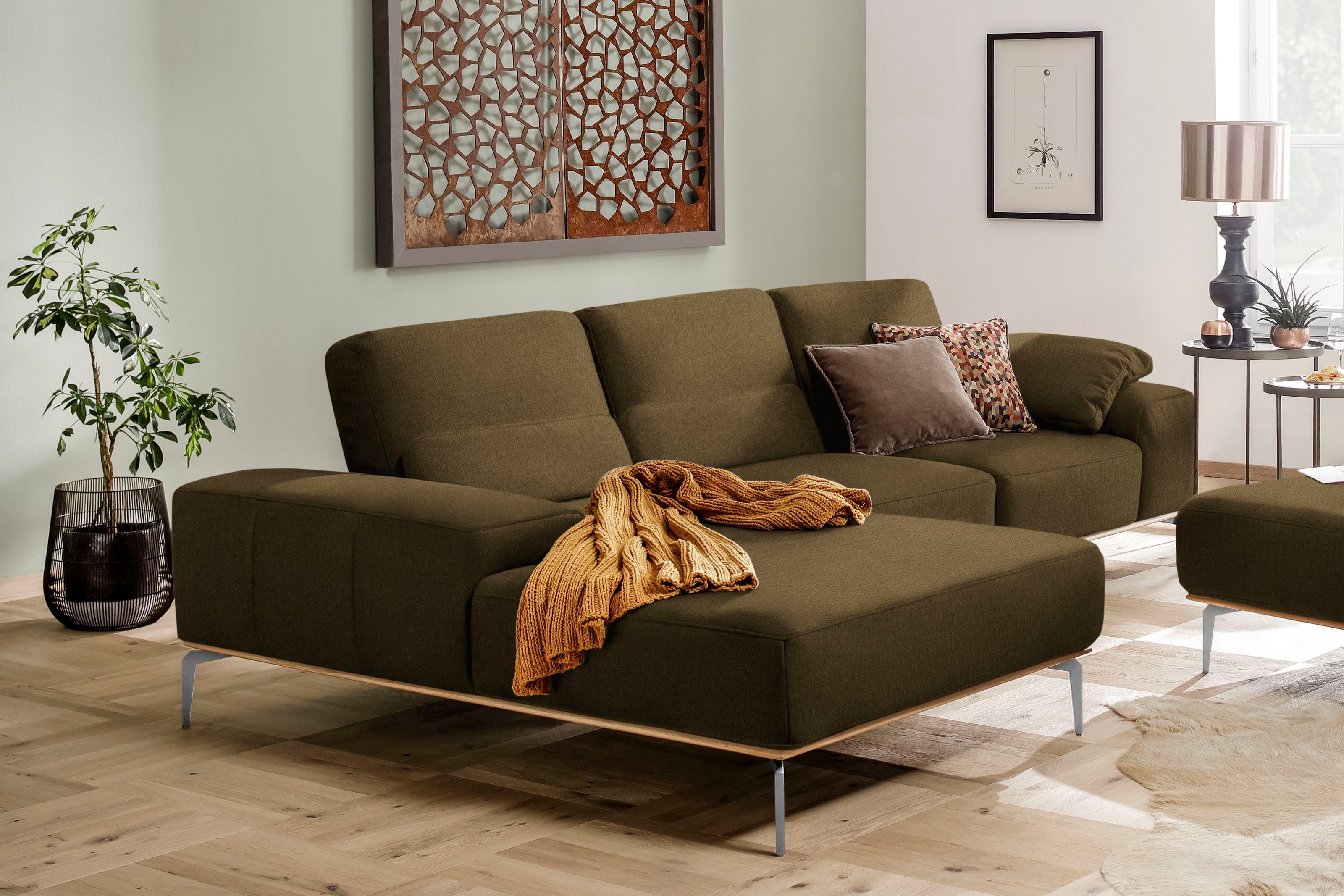 W.SCHILLIG Ecksofa run, Designsofa, bequem, L-Form, mit elegantem Holzsockel, Füße in Chrom glänzend, Breite 299 cm