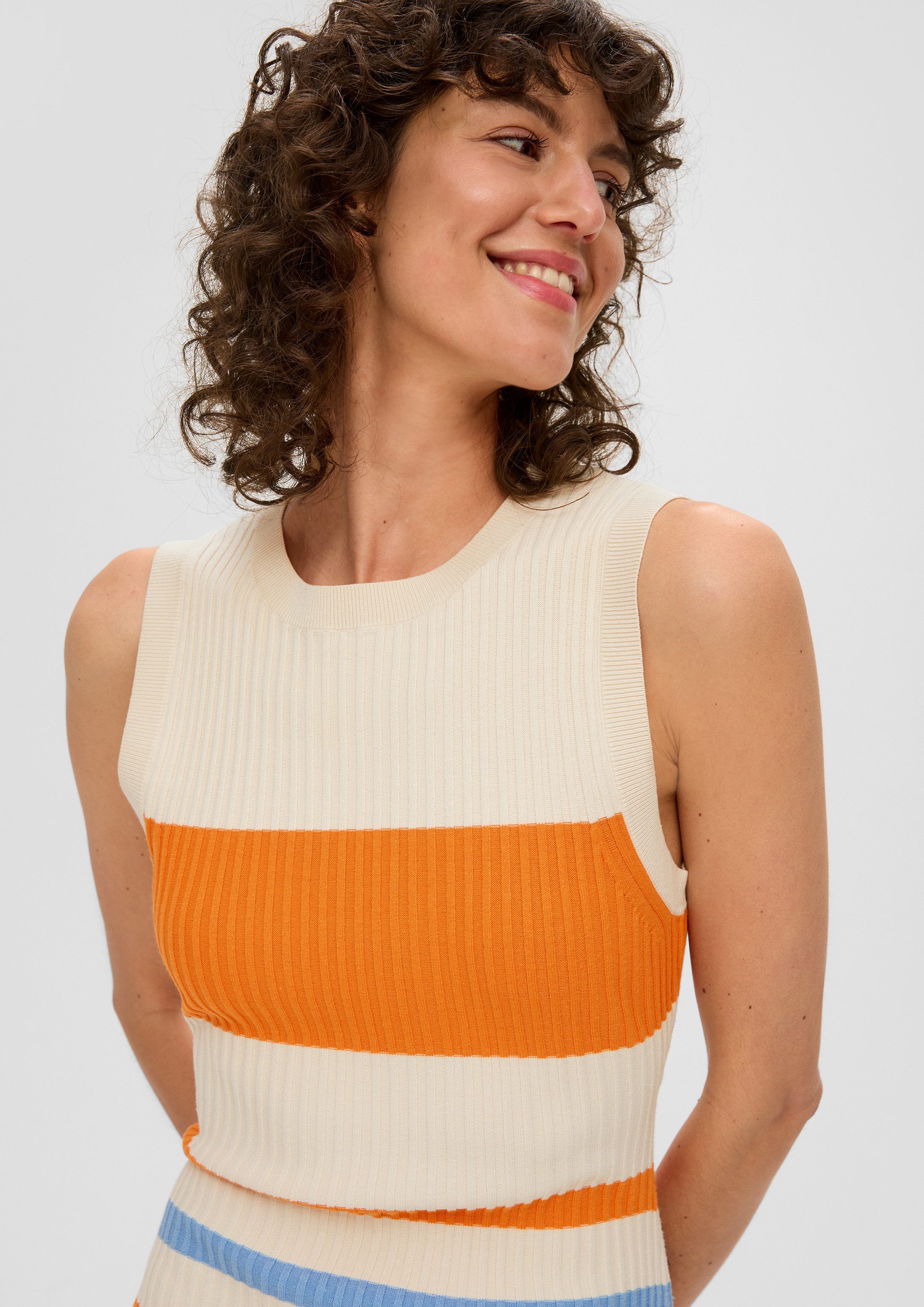 s.Oliver Midikleid Kleid Gestreiftes Maxikleid mit geschlitztem Saum