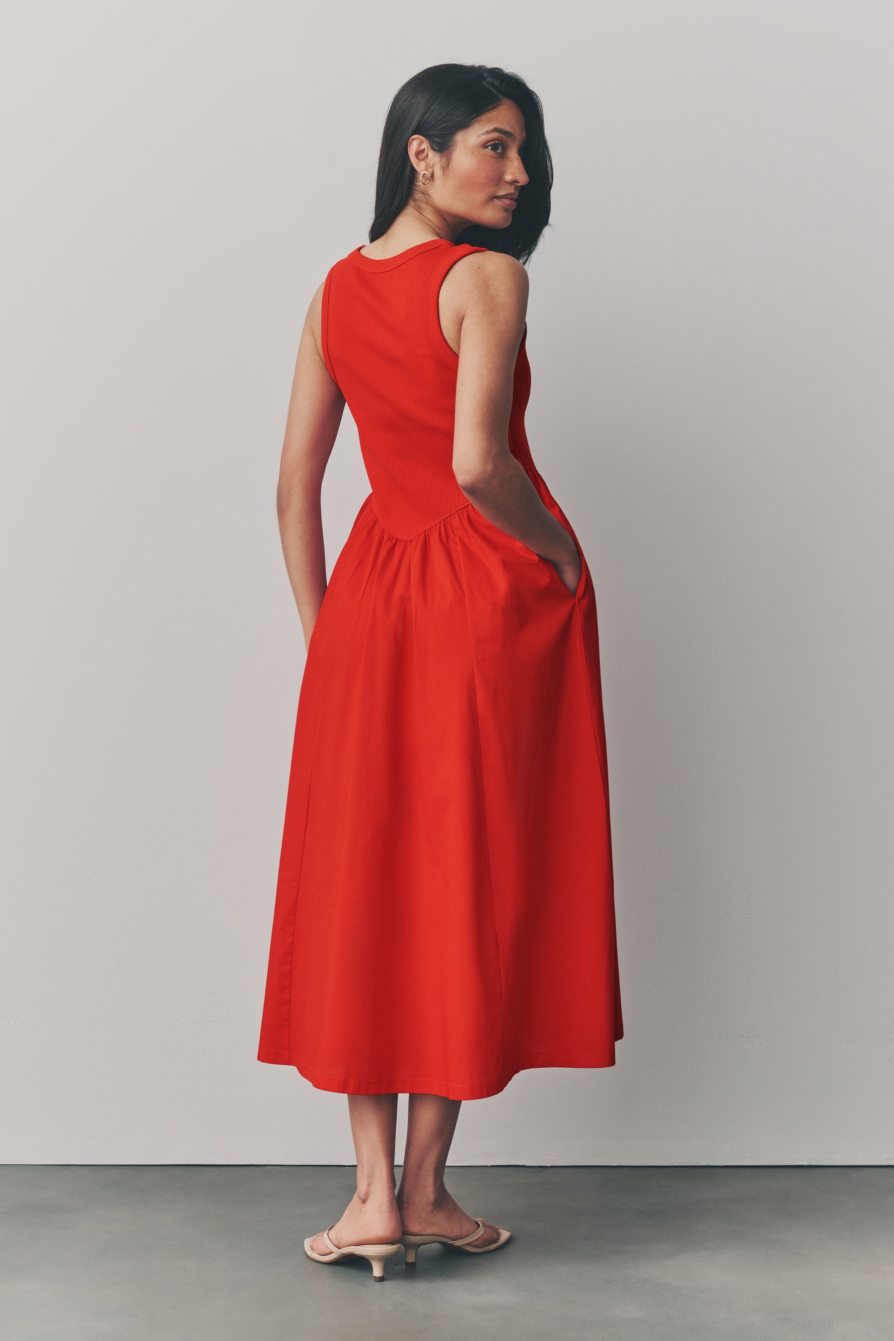 Next Midikleid Ärmelloses Midi-Rippenstrickkleid mit Racerback günstig online kaufen