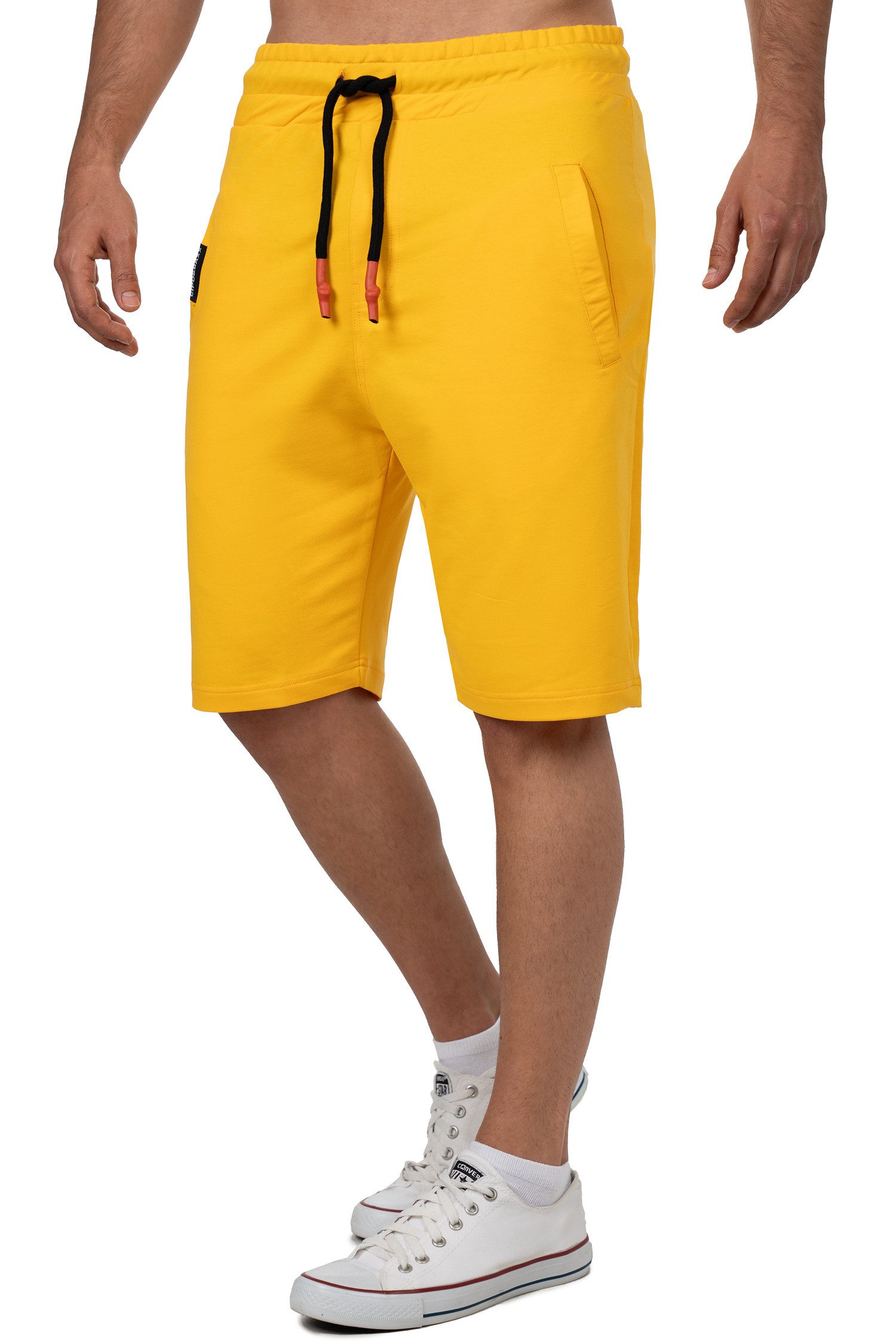 Cipo & Baxx Sweatshorts Herren Regular Fit Capri Hose Mid Waist BA-CK271 Kordelzug mit farblichen Akzenten