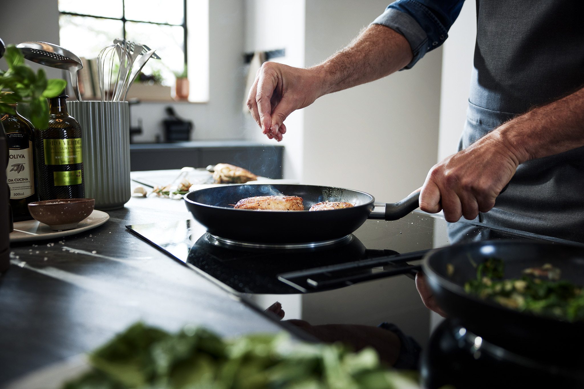 Fissler Pfannen-Set Essential, Aluminium (Set, 2-tlg., je 1x Keramikpfanne 24 + 28 cm), leicht zu reinigen, Made in Germany