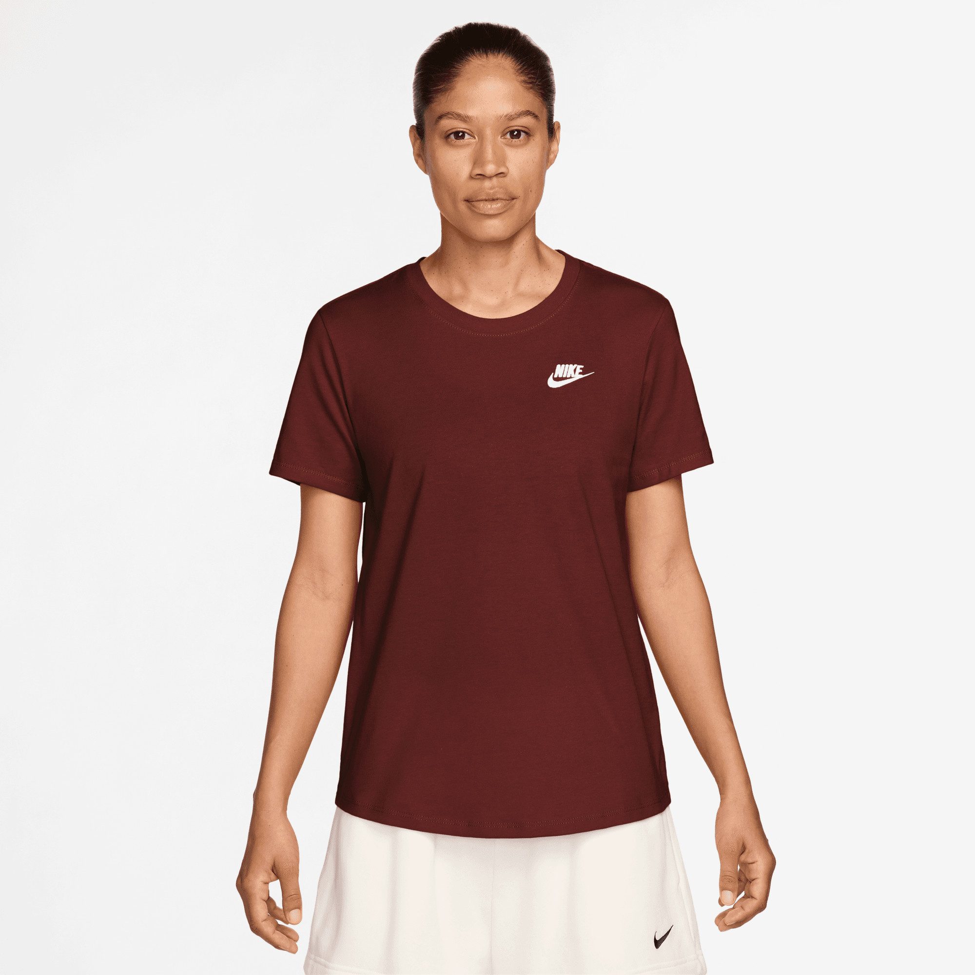 Nike Sportswear T-Shirt W NSW CLUB SS TEE mit leicht abgerundetem Saum, aus Baumwolle in Jersey-Qualität