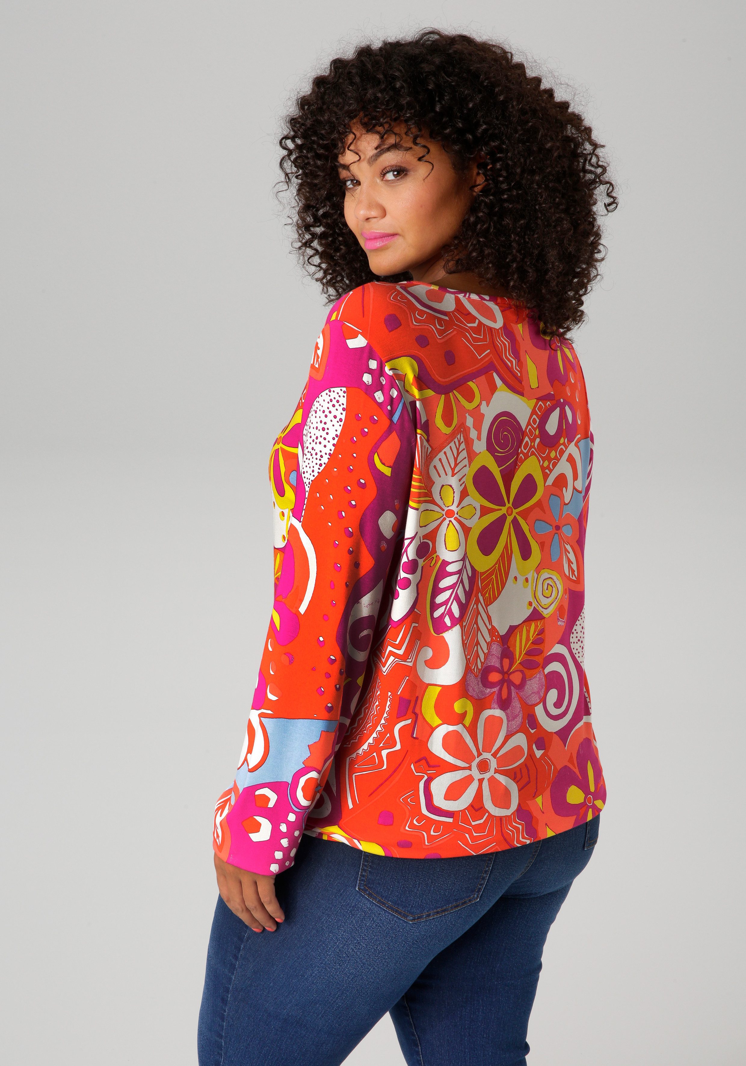 Aniston PLUS Langarmshirt mit farbharmonischen, fantasievollem Druck günstig online kaufen