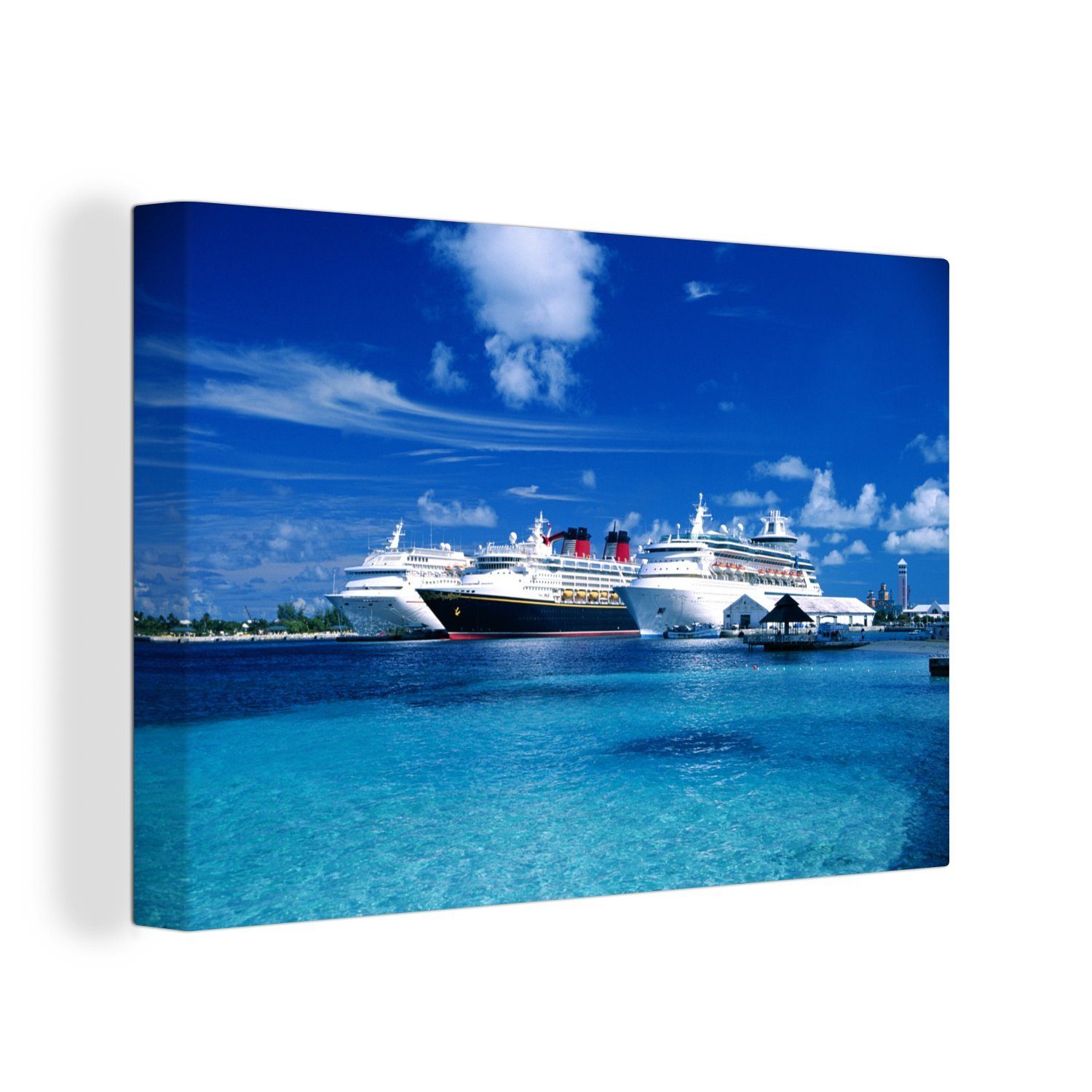OneMillionCanvasses® Leinwandbild Drei Kreuzfahrtschiffe auf dem klaren blauen Wasser der Bahamas, (1 St), Wandbild Leinwandbilder, Aufhängefertig, Wanddeko, 30x20 cm