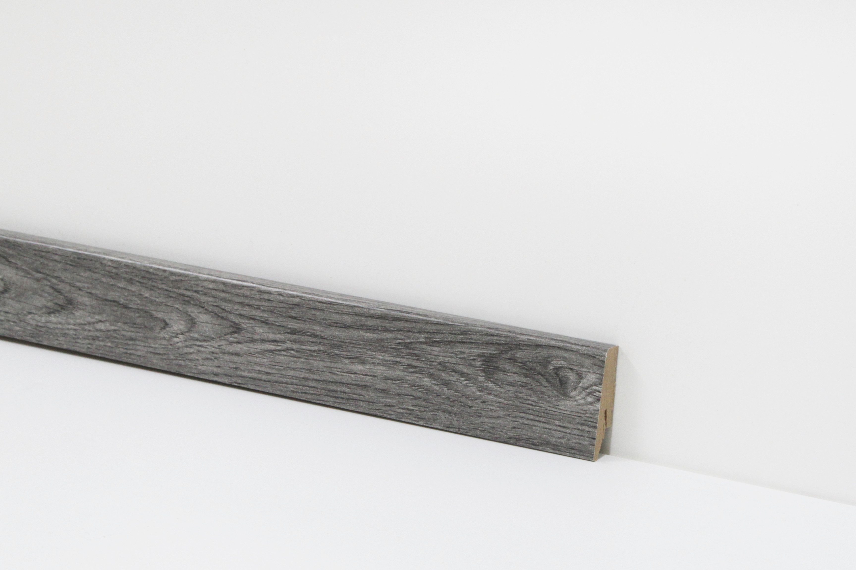 Check Sockelleiste Equipped– passend zu Check – Vinyl, Klickboden & andere Bodenbeläge, 1 Stück – 2400 x 58 x 18 mm, Clip- oder Klebemontage