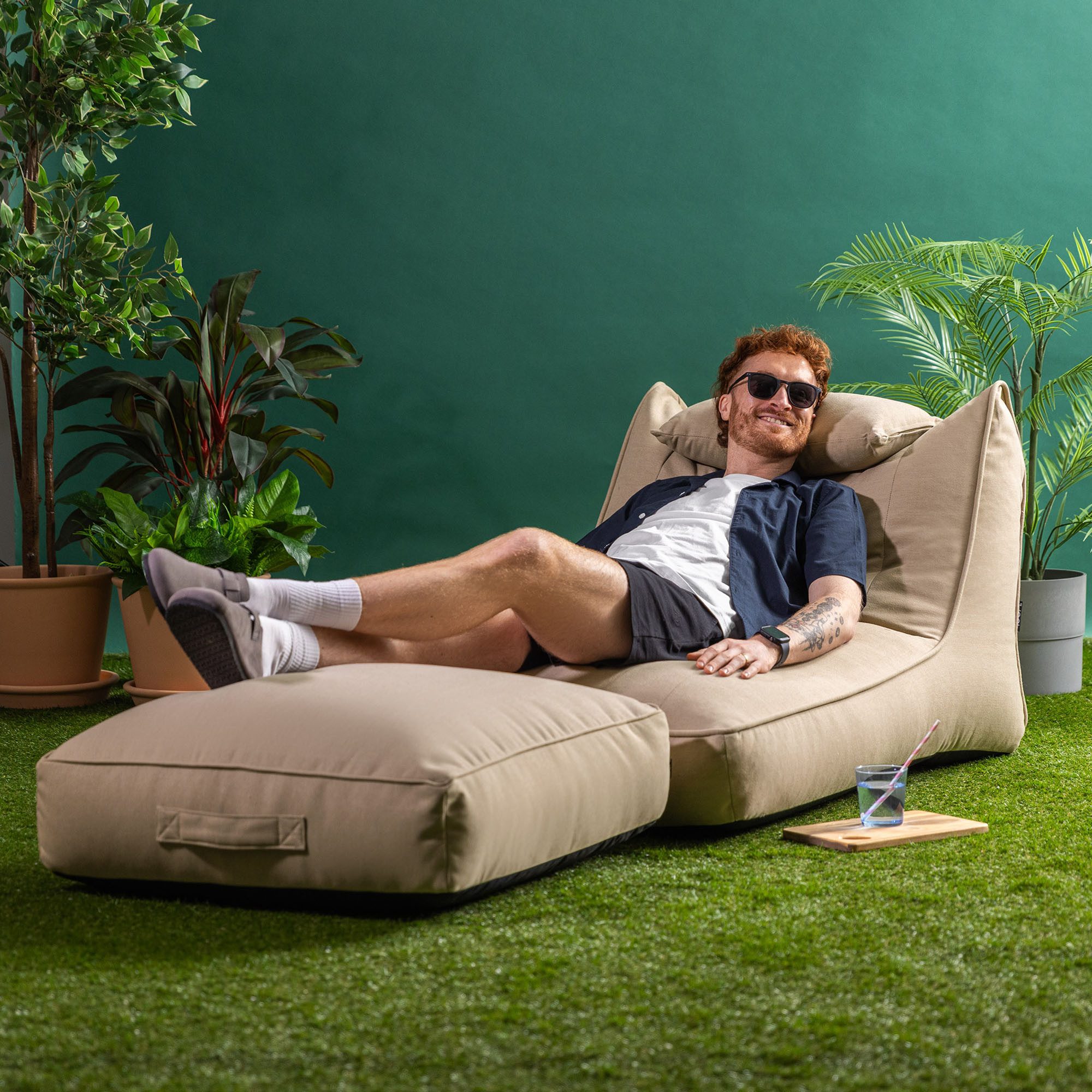 icon Sitzsack Liege aus Olefin „Nova“, mit Bodenkissen (Spar-Set, 1 x Sitzsack, 1 x Hocker), Made in Germany, UV-beständig, wetterfest