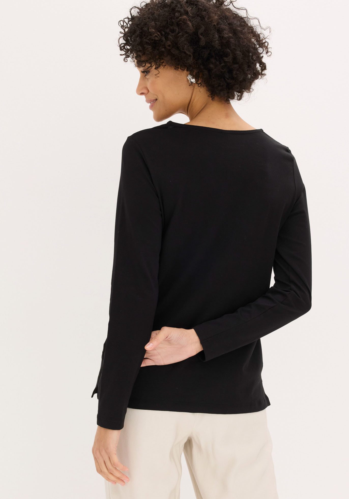 bonprix Langarmshirt bequeme Passform, Langarm, tolle Ösen-Details