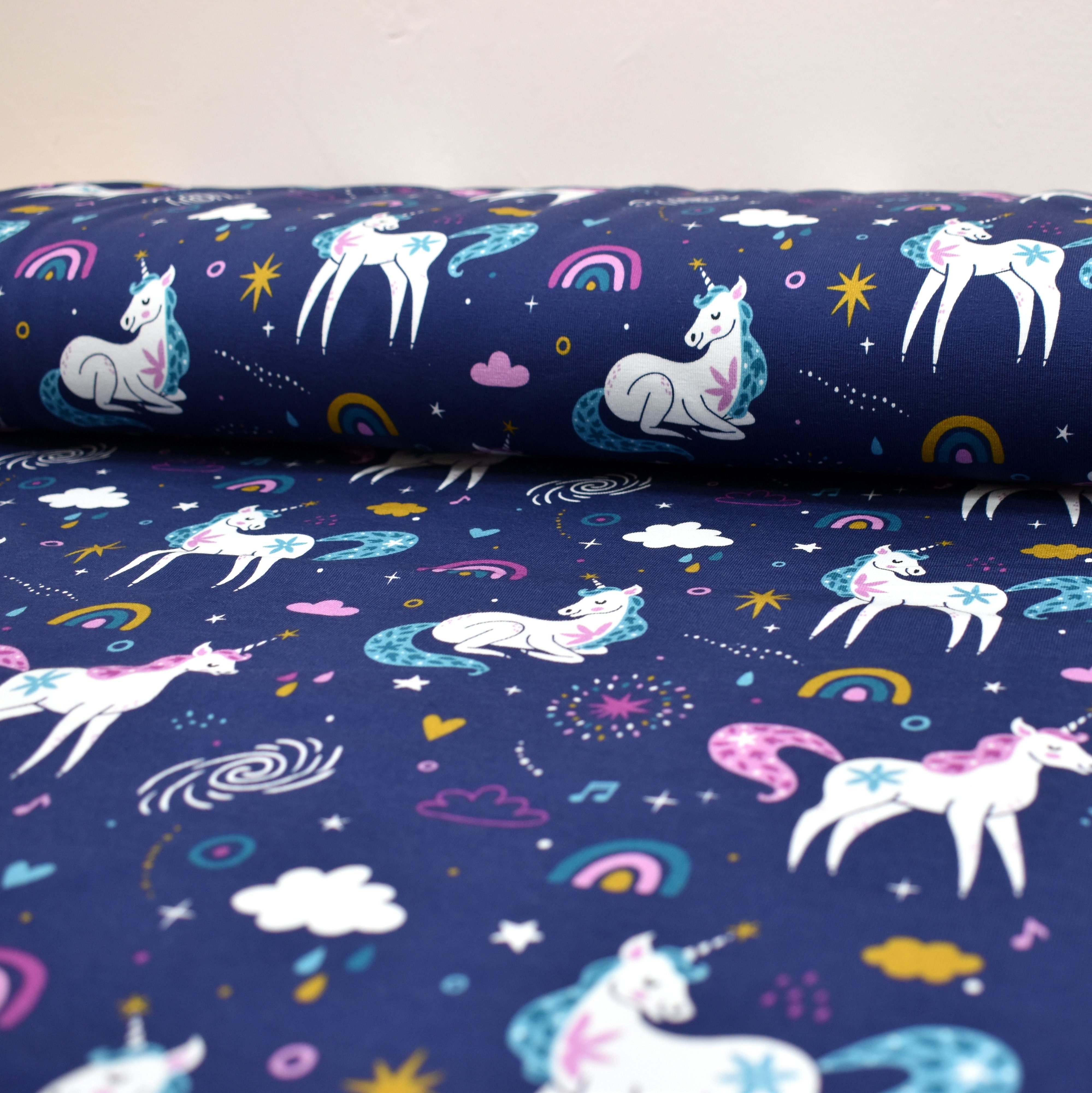 Einhornstoff als Meterware günstig online kaufen | DIY Stoffe Einhornstoff als Meterware günstig online kaufen | DIY Stoffe