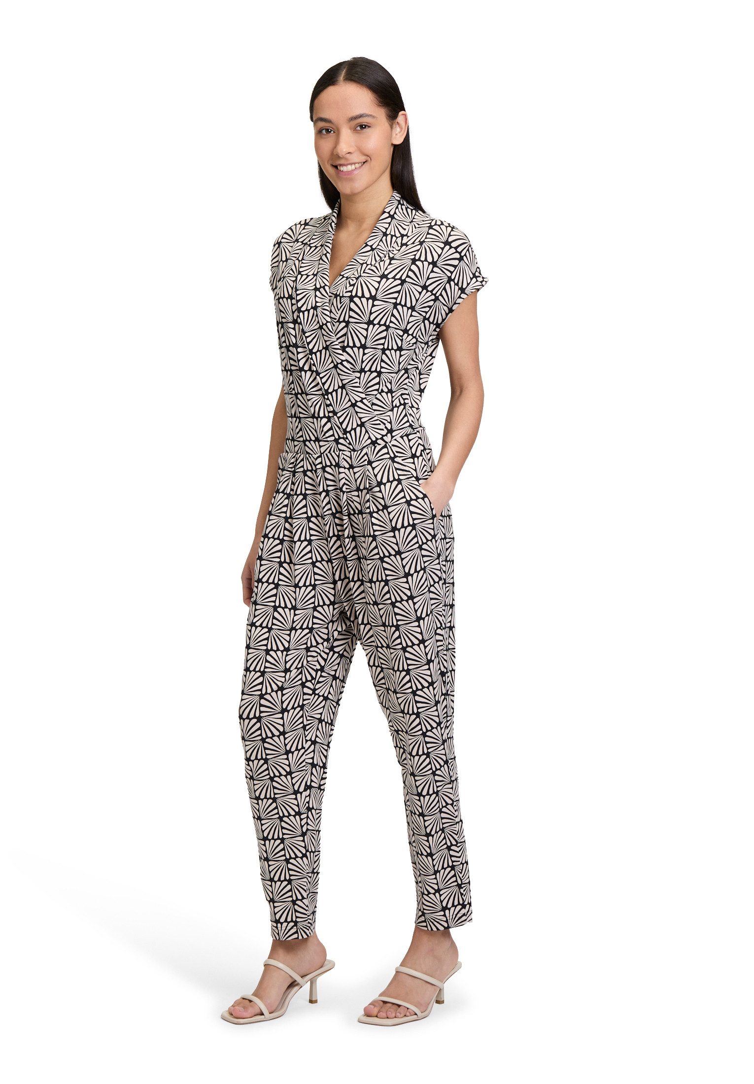 Betty Barclay Overall Betty Barclay Jumpsuit mit Eingrifftaschen (1-tlg) Form