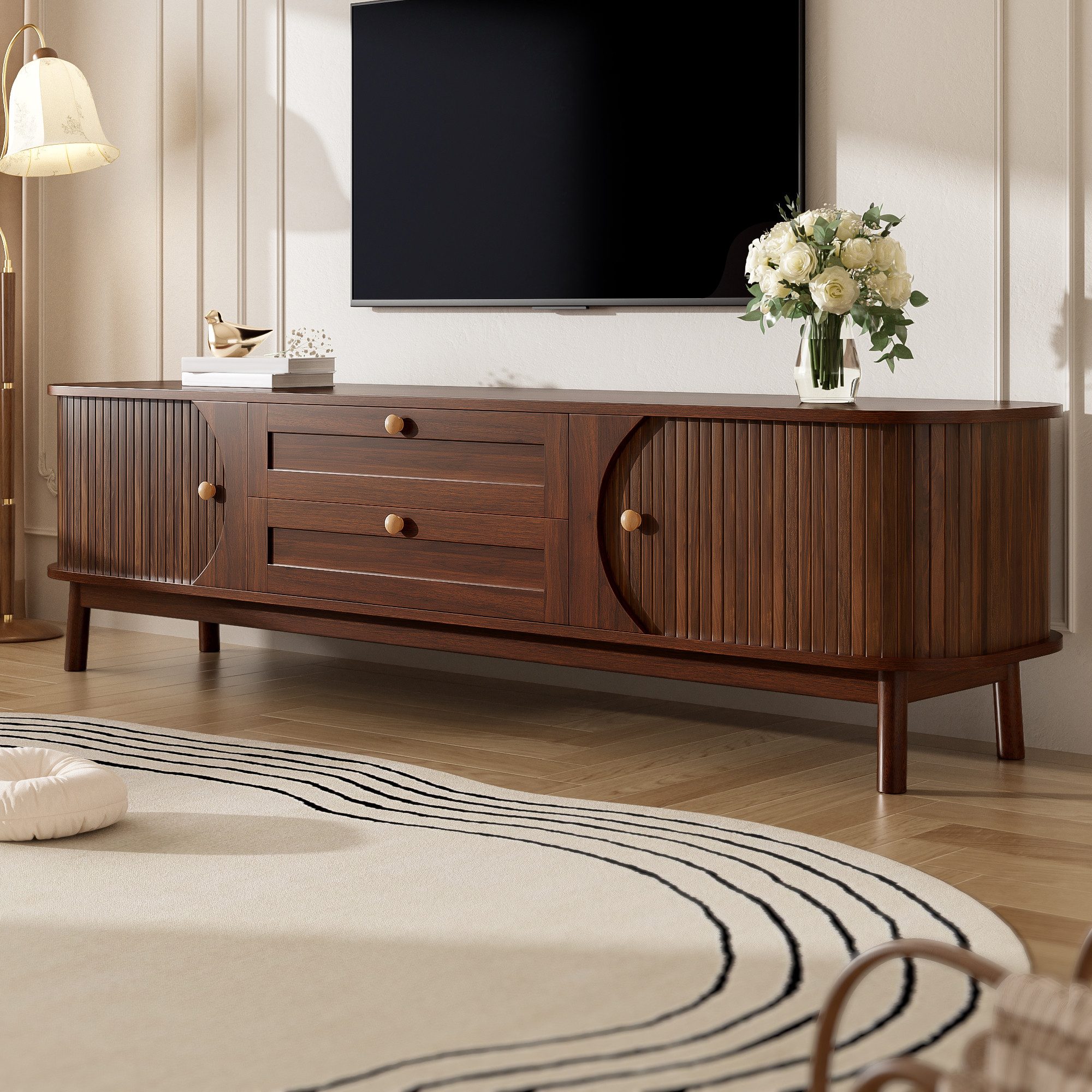 Merax TV-Schrank in Holzoptik mit Lamellentüren & abgerundeten Ecken (1-St) TV-Lowboard mit 2 Schubladen,2 Schiebetüren & Holzbeinen,170x39,5x46cm