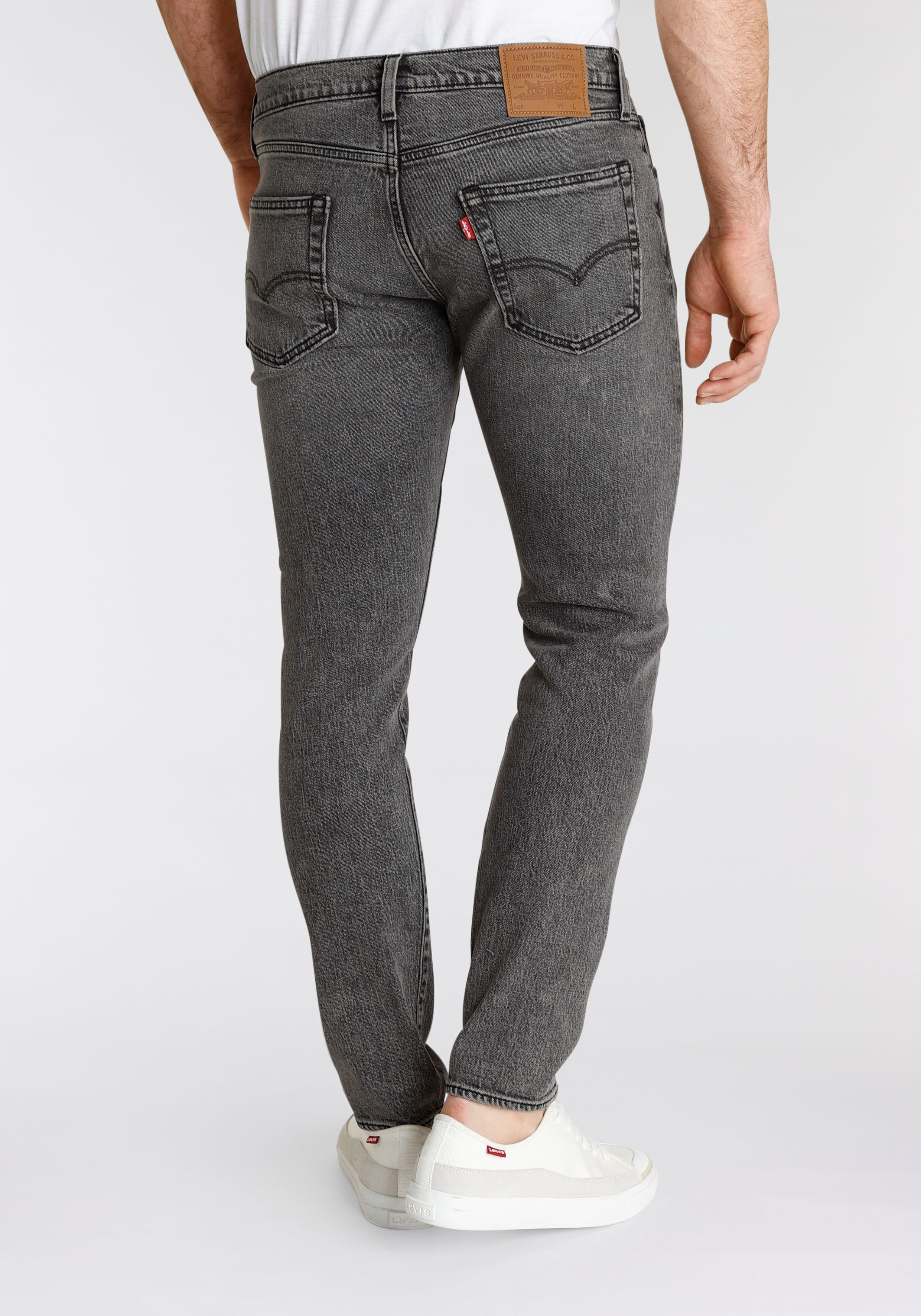 512 Levi's® Slim worn Fit black Markenlabel mit Taper in Tapered-fit-Jeans