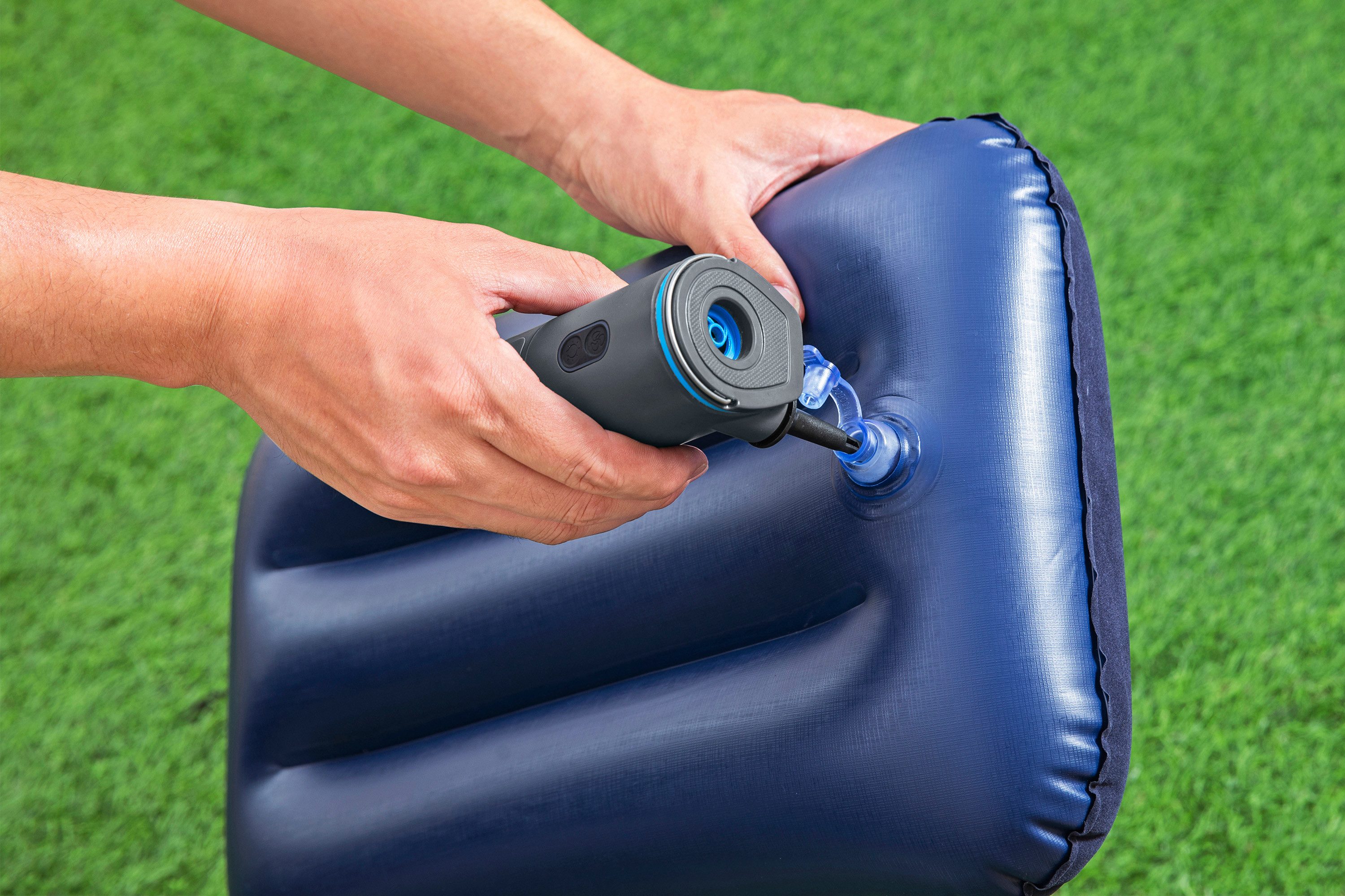 Bestway Elektropumpe PowerTouch Pocket™ (Packung, 200 l/min), LED-Licht mit 3 Helligkeitsstufen und SOS-Modus