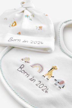 Next Erstlingsmütze „Born in“ Lätzchen und Mütze im 2er-Set (2-St)