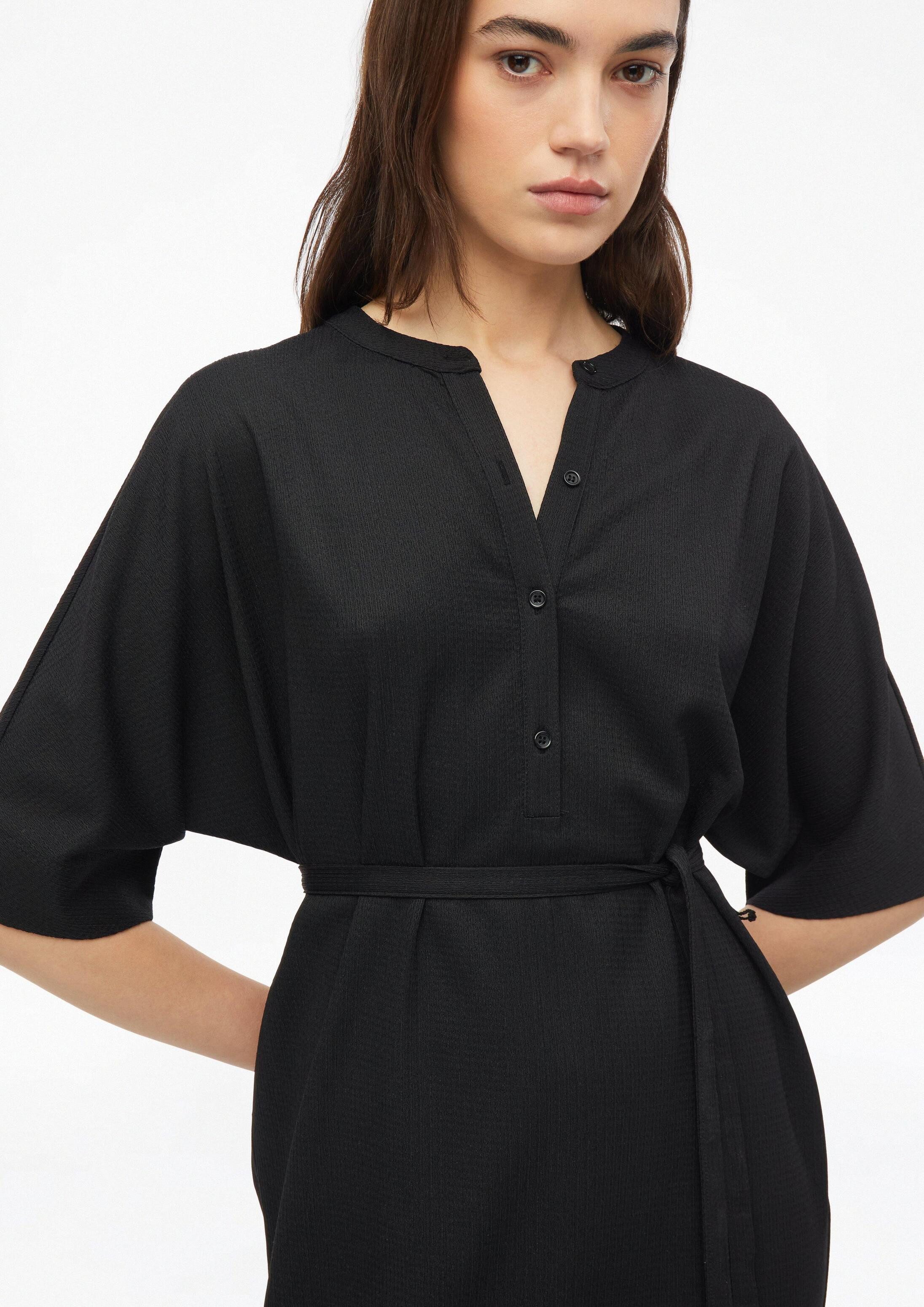 s.Oliver Midikleid Kleid Strukturiertes Jersey-Kleid mit Gürtel und Knopfleiste – Bild 4 von 5