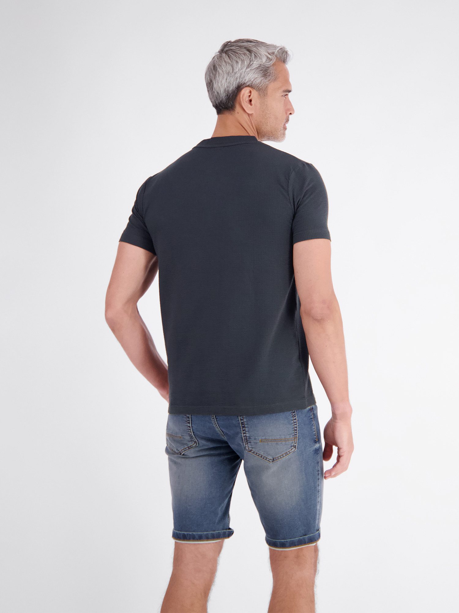 LERROS T-Shirt T-Shirt in softer Seersucker-Qualität mit bequemem O-Neck