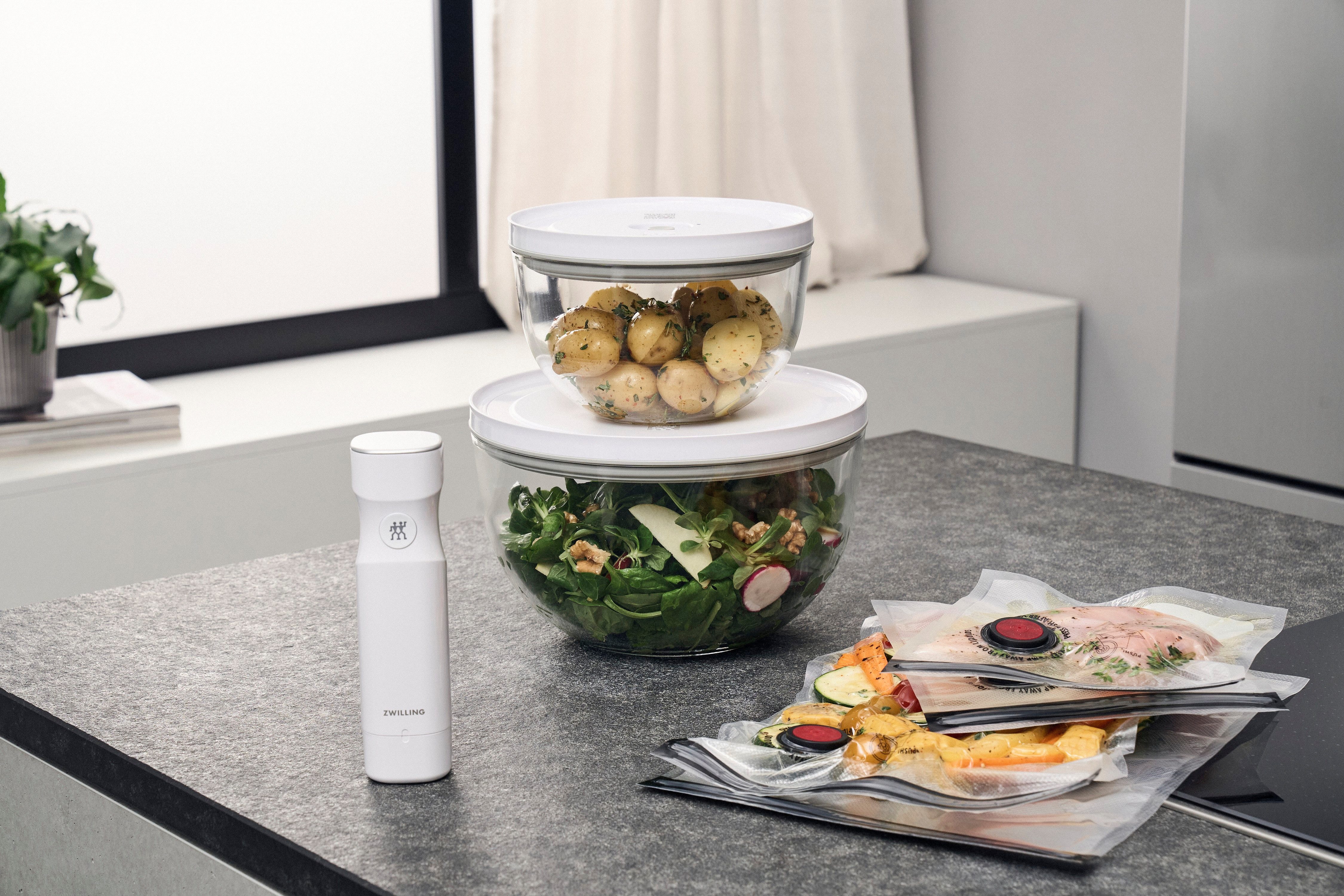 Zwilling Aufbewahrungssystem Fresh & Save BOWLS, Glas, (Set, 9-tlg., 1 Schüssel + Deckel (M / 18 cm), (L / 24 cm), 1 Pumpe, 1 Bbeutel S + M), Vakuum Starter Set, Glas / M/L, 9-tlg.
