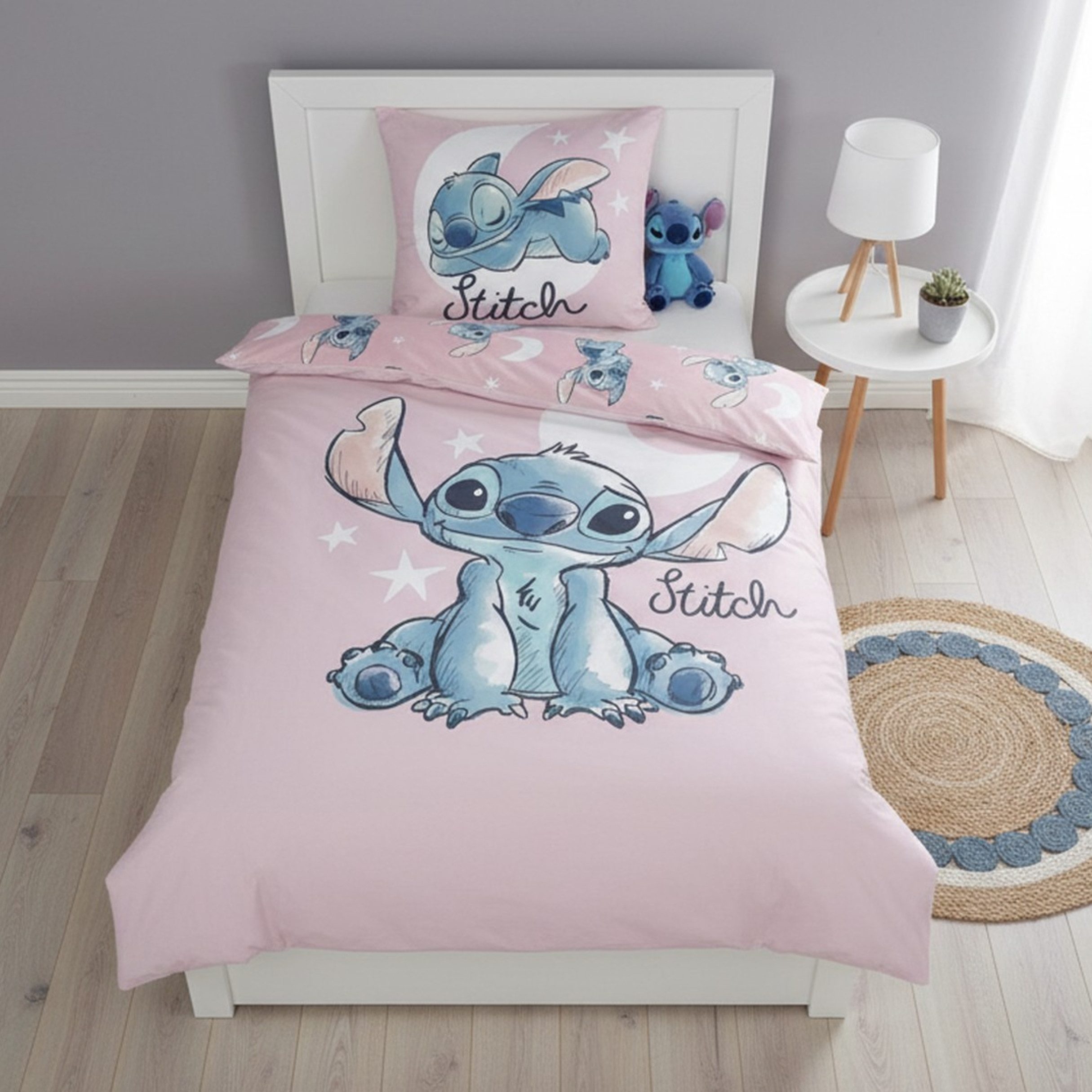 MTOnlinehandel Kinderbettwäsche Disney Lilo & Stitch „Moonlight“ 135x200 + 80x80 cm, Renforcé, 100% Baumwolle, 2 teilig, Mond- und Sternenmotiv – weich, hautfreundlich und pflegeleicht