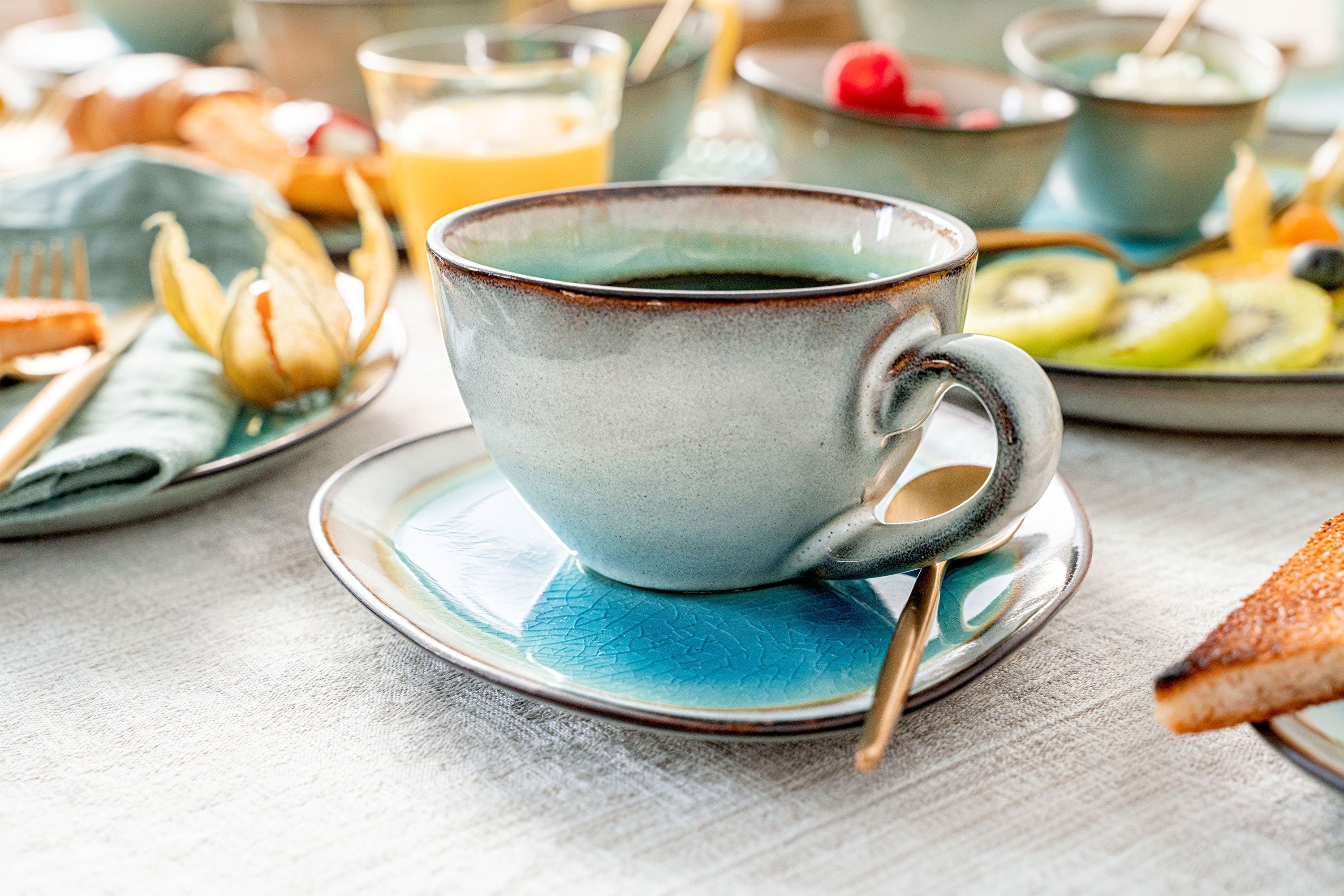 SÄNGER Kaffeeservice Capri Kaffeetassen Set Türkis Blau mit Grauem Rand (8-tlg), 4 Personen, Steingut, 230 ml, Handmade, Premium Collection