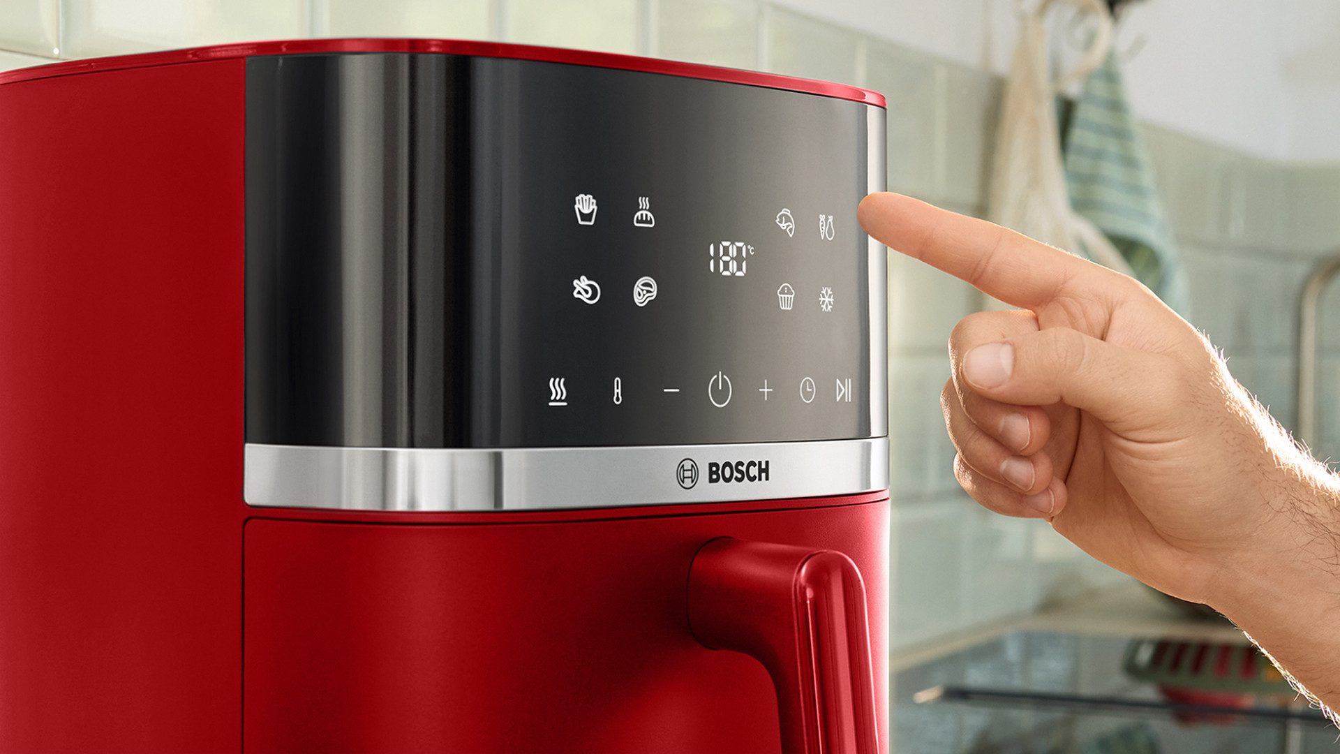 BOSCH Heißluftfritteuse Air Fryer Serie 4, MAF462R0, 6,1l, 2 Heizelemente, 7 Programme, rot, 2050 W, Auftaufunktion, Korb/Gitter spülm.geeignet – Bild 2 von 5