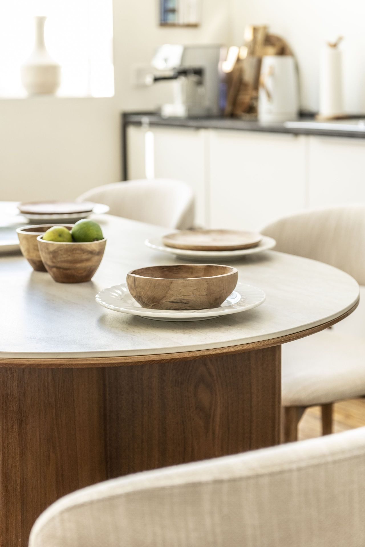 Vintagehaus Essgruppe Travertin Tisch Tivoli + Esszimmerstühle Linea – Bild 5 von 5