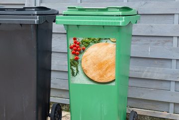 MuchoWow Wandsticker Ein rundes Schneidebrett mit allerlei Gemüse drum herum (1 St), Mülleimer-aufkleber, Mülltonne, Sticker, Container, Abfalbehälter