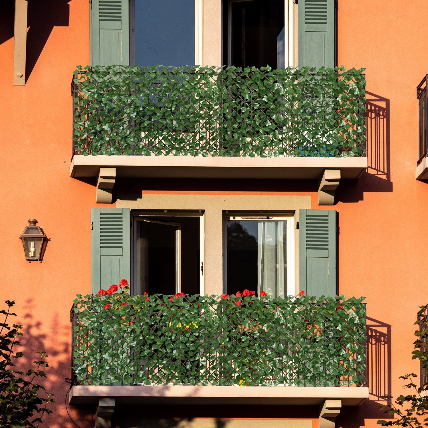 Sekey Weidenzaun Sichtschutzzaun mit Efeu Weidenmatte Sichtschutz Balkon ohne Bohren, Ausziehbare Sichtschutzhecke Windschutz Blätter Zaun Kunstpflanzen