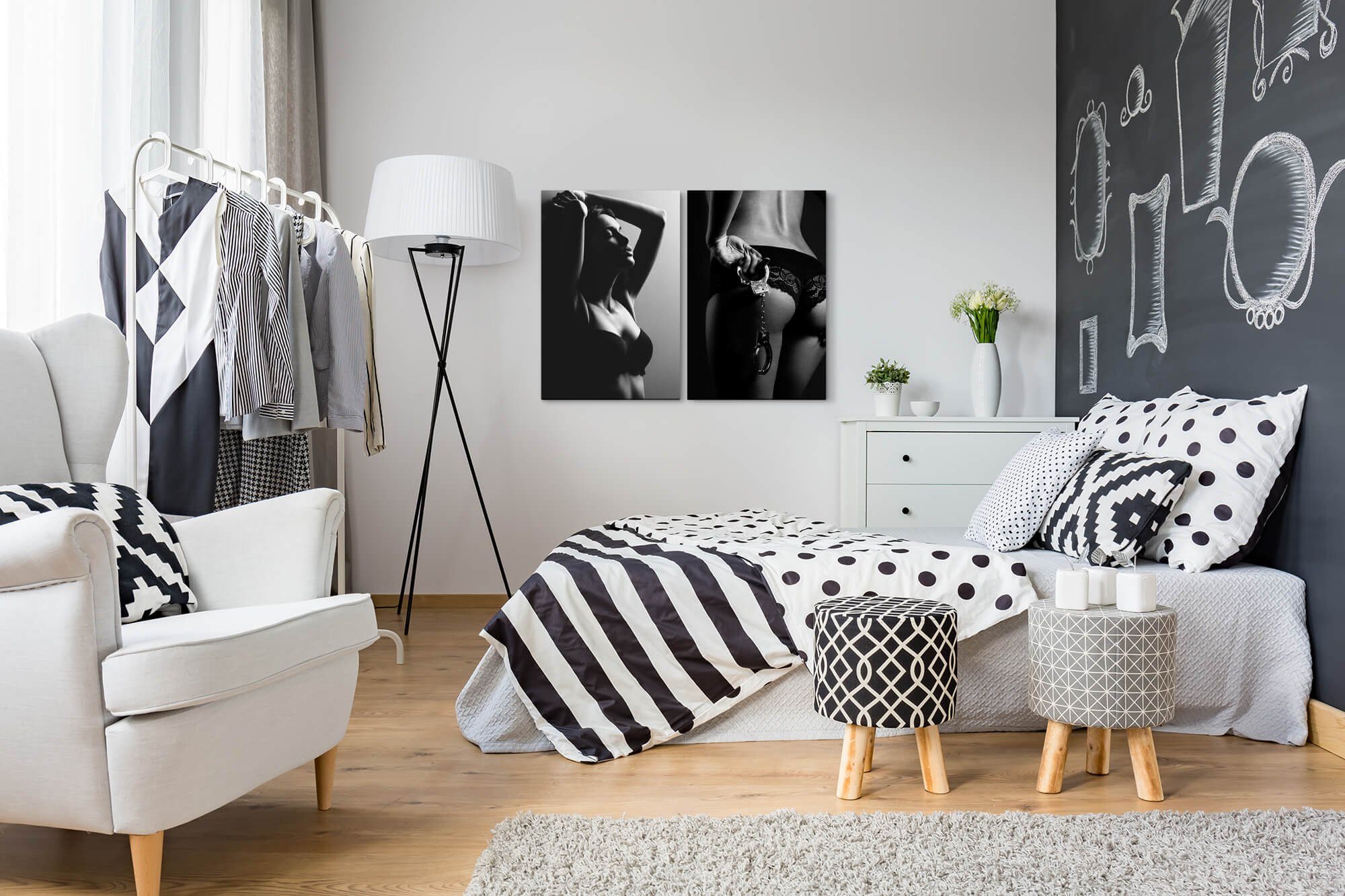 Sinus Art Leinwandbild 2 Bilder je 60x90cm Erotisch Aktfotografie Schwarz Weiß Dessous Handschellen Verführerisch Sexy