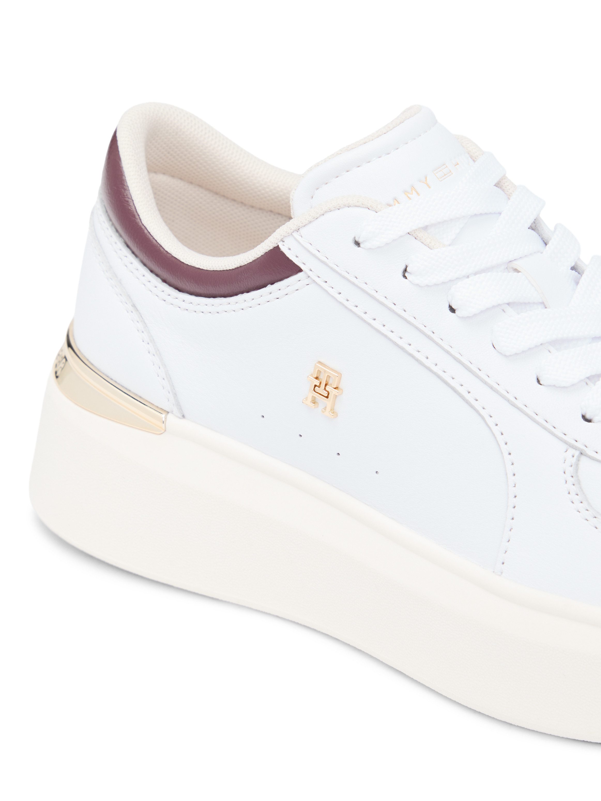 Tommy Hilfiger SHINY LEATHER PLATFORM SNEAKER Plateausneaker, Halbschuh, Schnürer mit Besatz in Metallicoptik an der Ferse