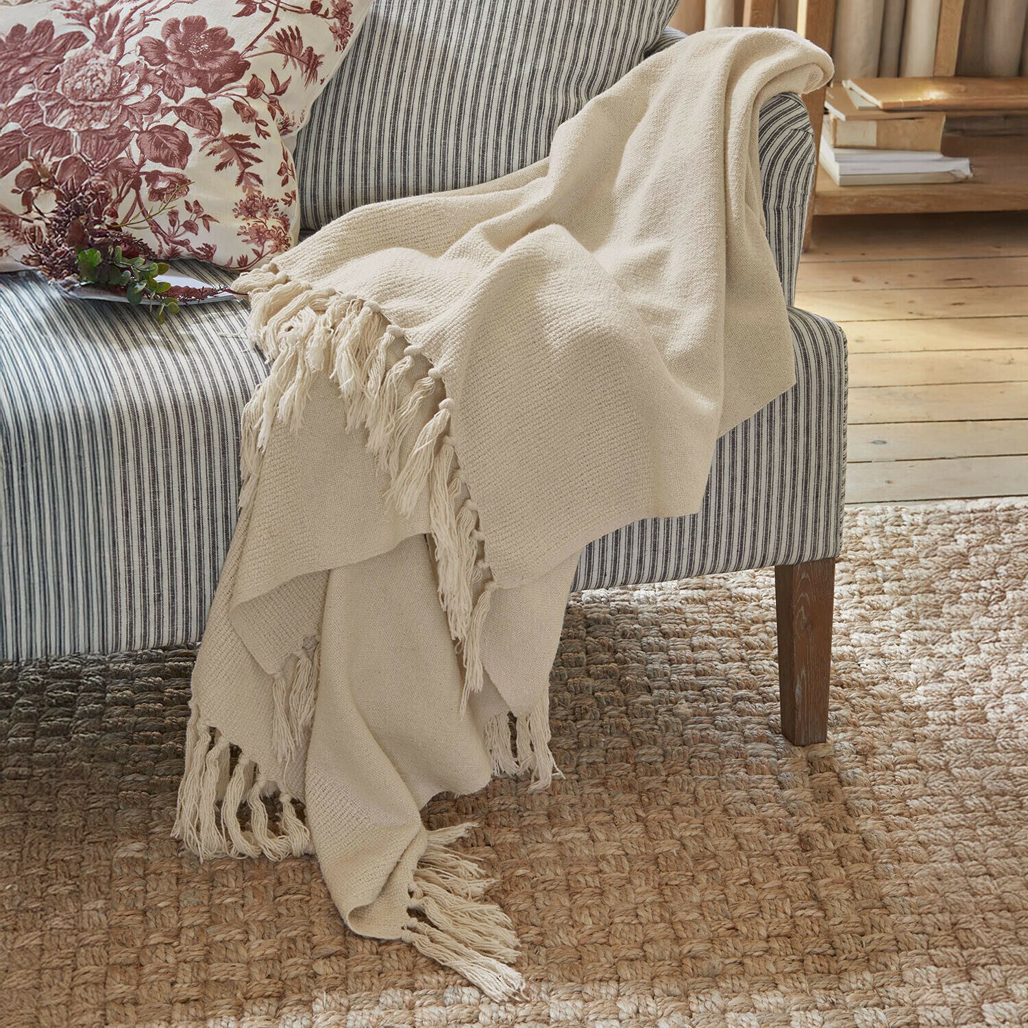 Mirabeau Tagesdecke Plaid Skandira beige
