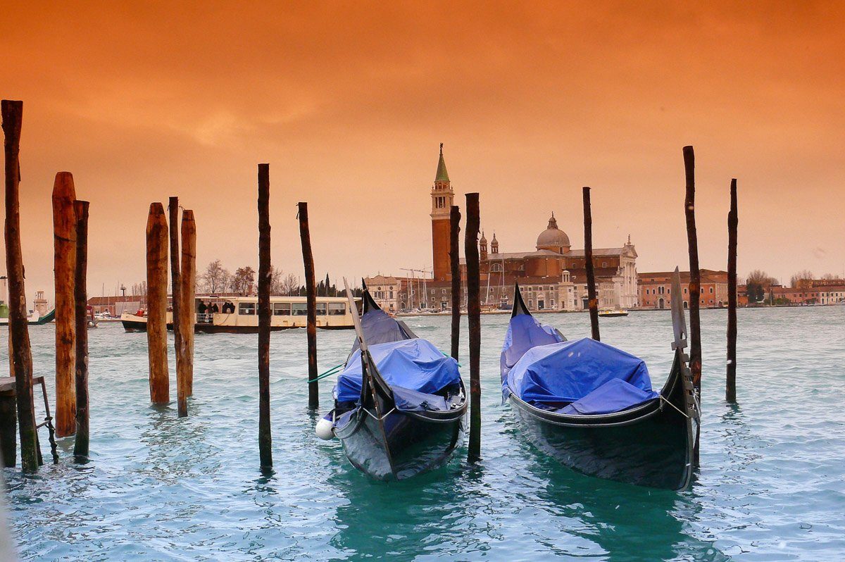 Papermoon Fototapete Boote in Venedig