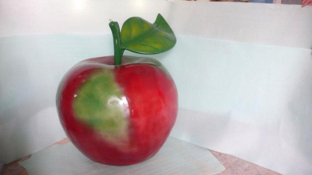 JVmoebel Skulptur Apfel Figur aus Keramik in glänzender roter Farbe, Made in Europa
