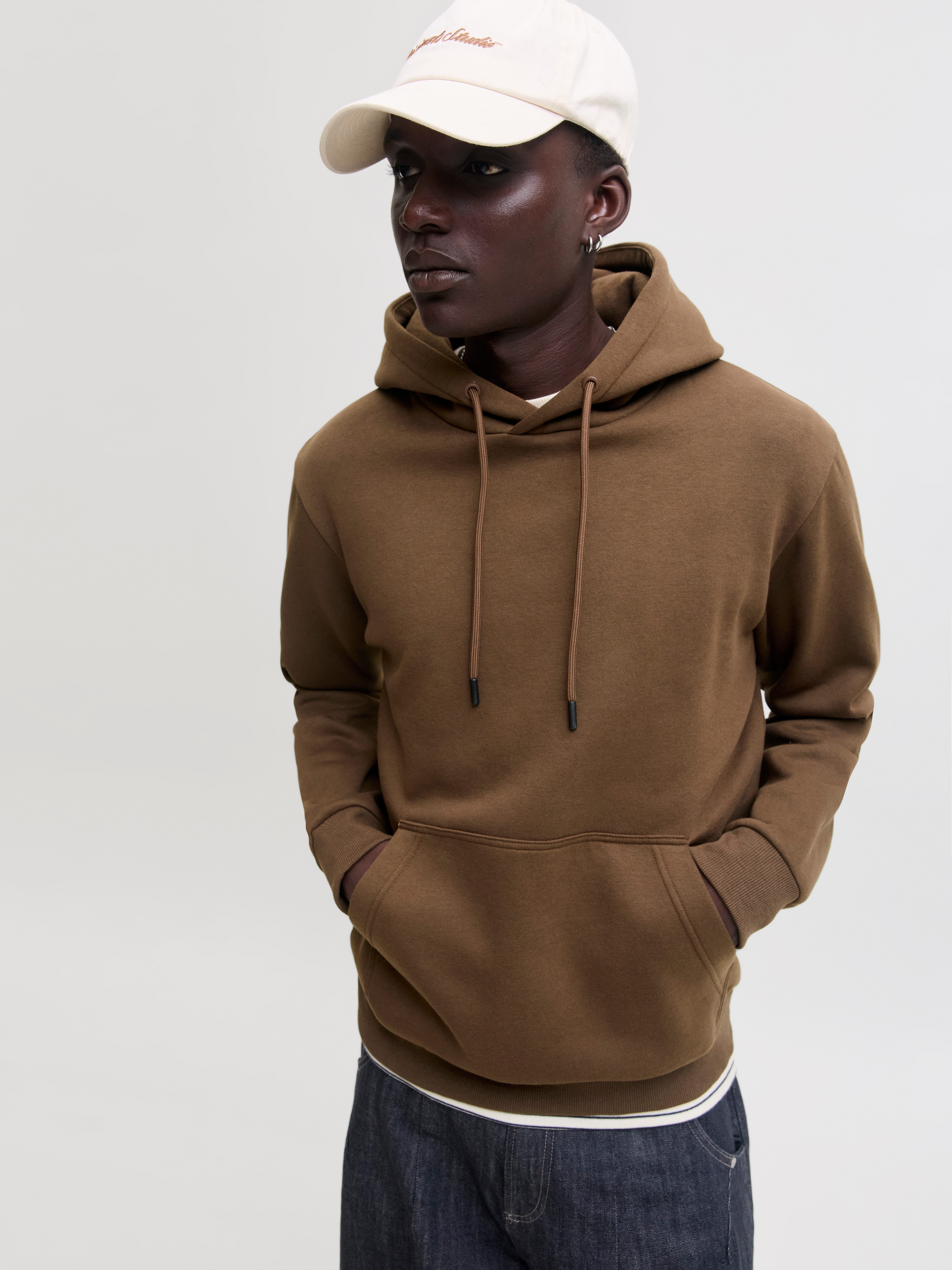 Jack & Jones Kapuzensweatshirt JJEBRADLEY SWEAT HOOD NOOS Materialmix, relaxed fit