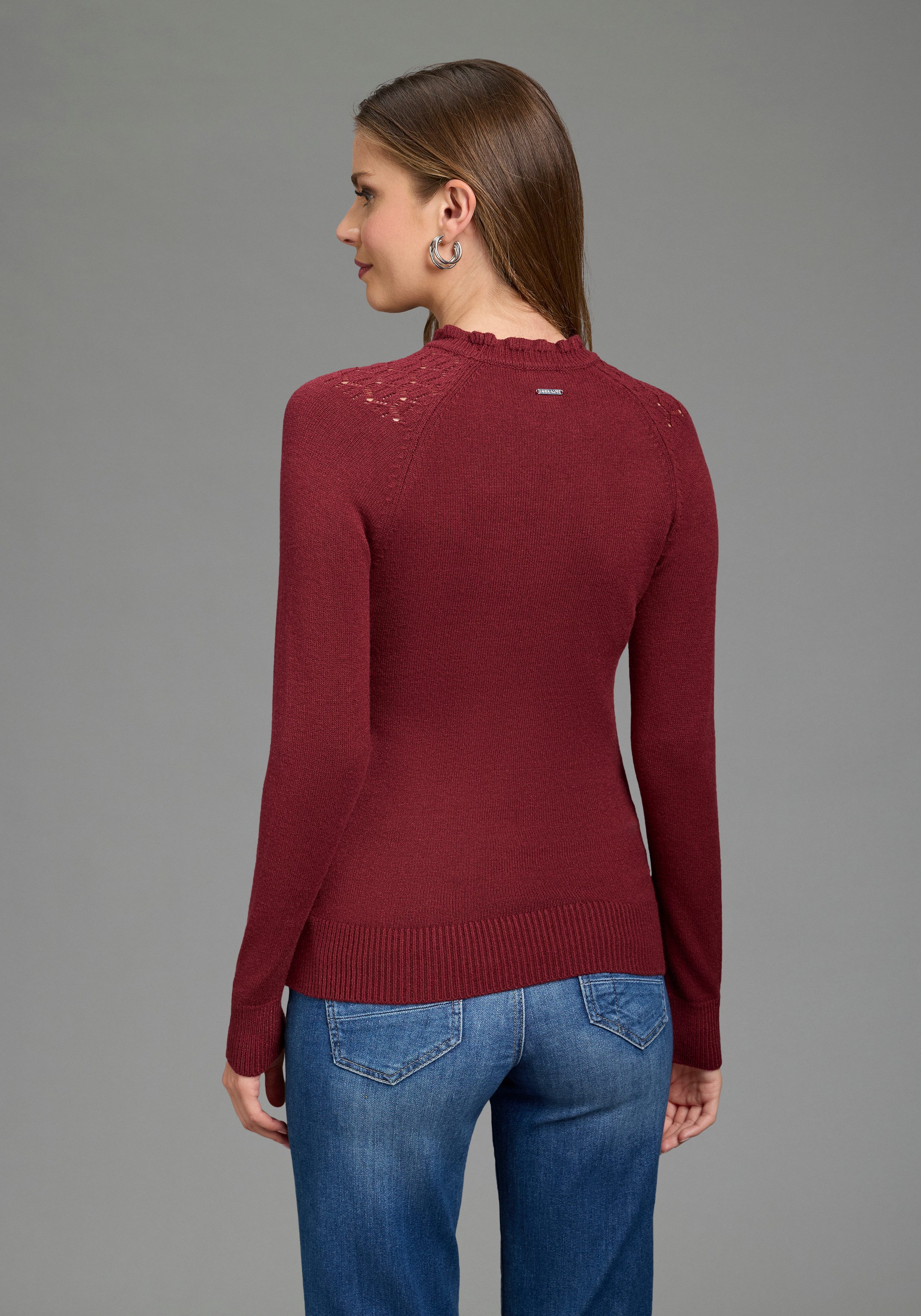 Laura Scott Strickpullover aus Ajourstrick, mit figurbetonter Passform aus weicher Viskosemischung, mit Wellenkante