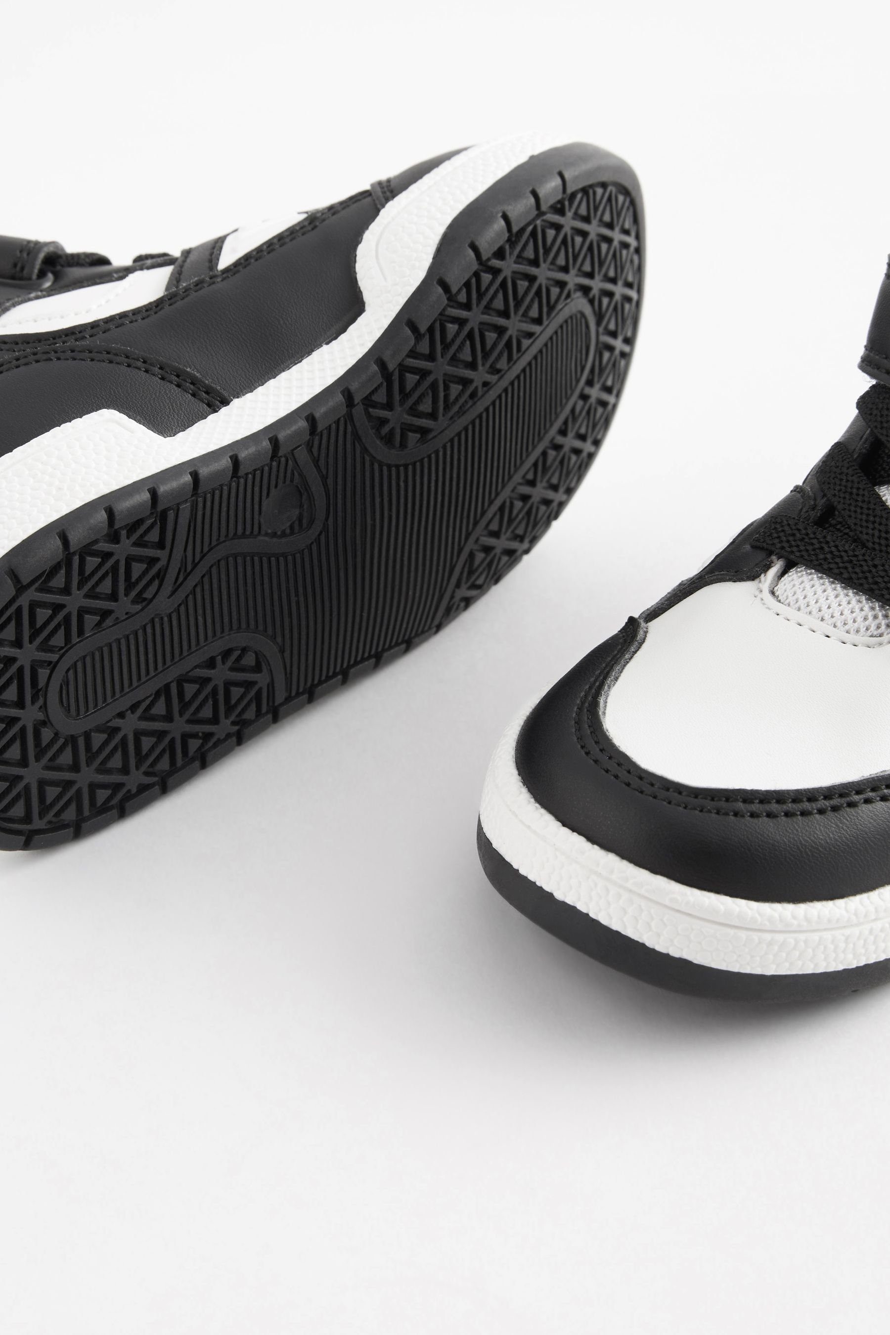 (1-tlg) Hi-Top-Stiefel Klettverschluss mit Monochrome Sneaker Next Elastiksenkel