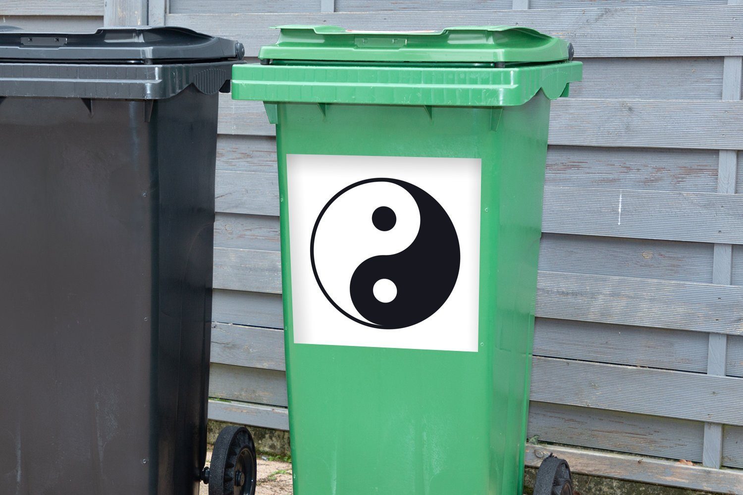 MuchoWow Wandsticker Eine traditionelle Illustration Sticker, Abfalbehälter Mülltonne, St), Yang und von (1 Container, Mülleimer-aufkleber, Yin