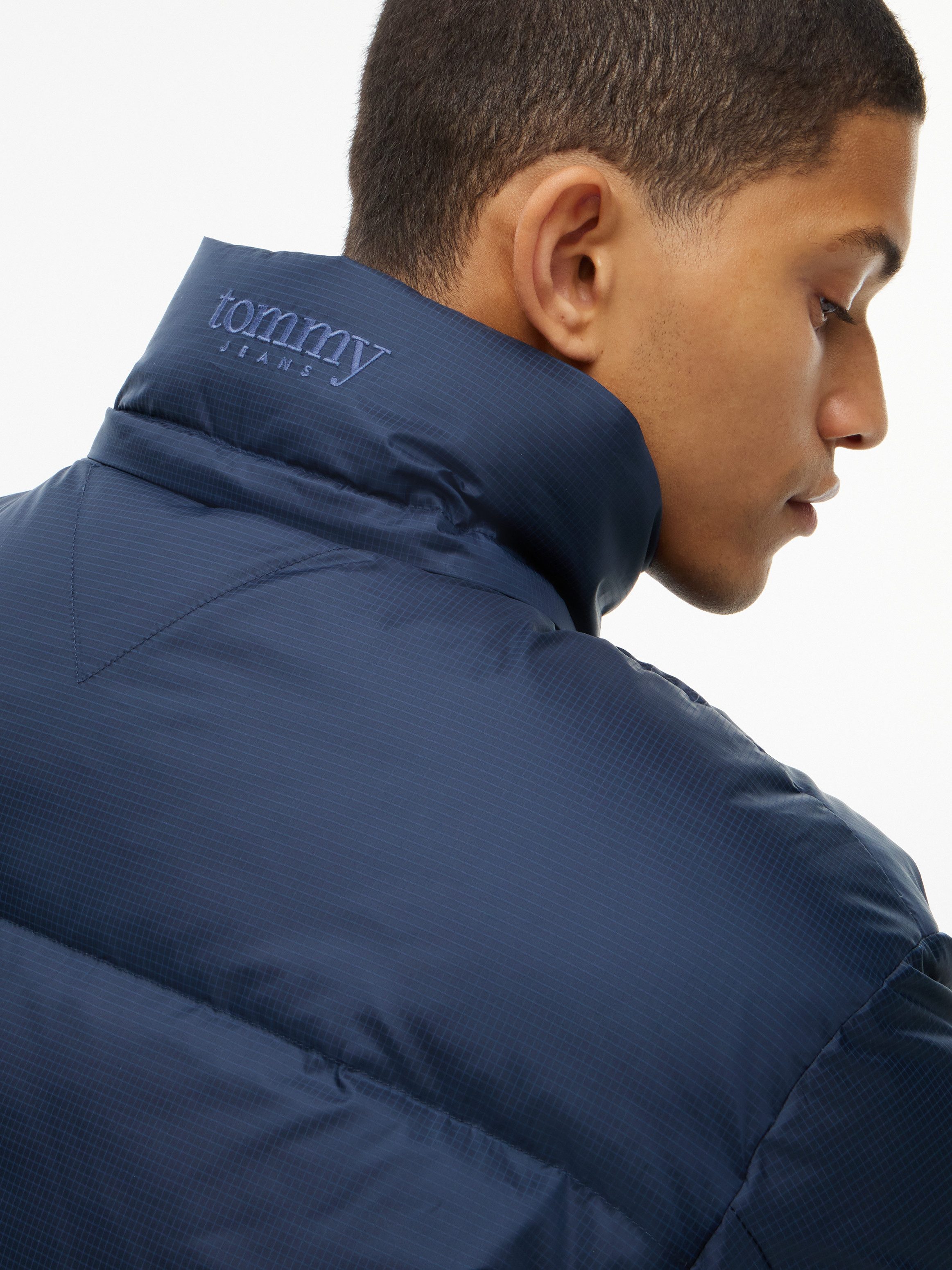 Tommy Jeans Steppjacke ALASKA DOWN PUFFER Daunenjacke Regular fit mit abnehmbarer Kapuze – Bild 5 von 5
