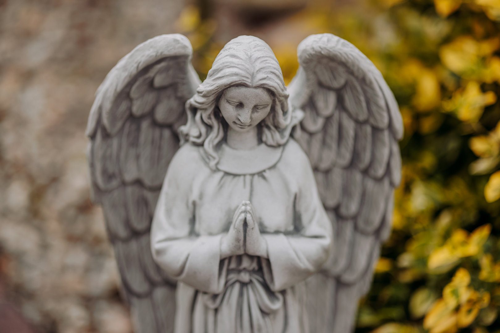 gartendekoparadies.de Gartenfigur Engel mit Flügeln, Steinfigur günstig online kaufen
