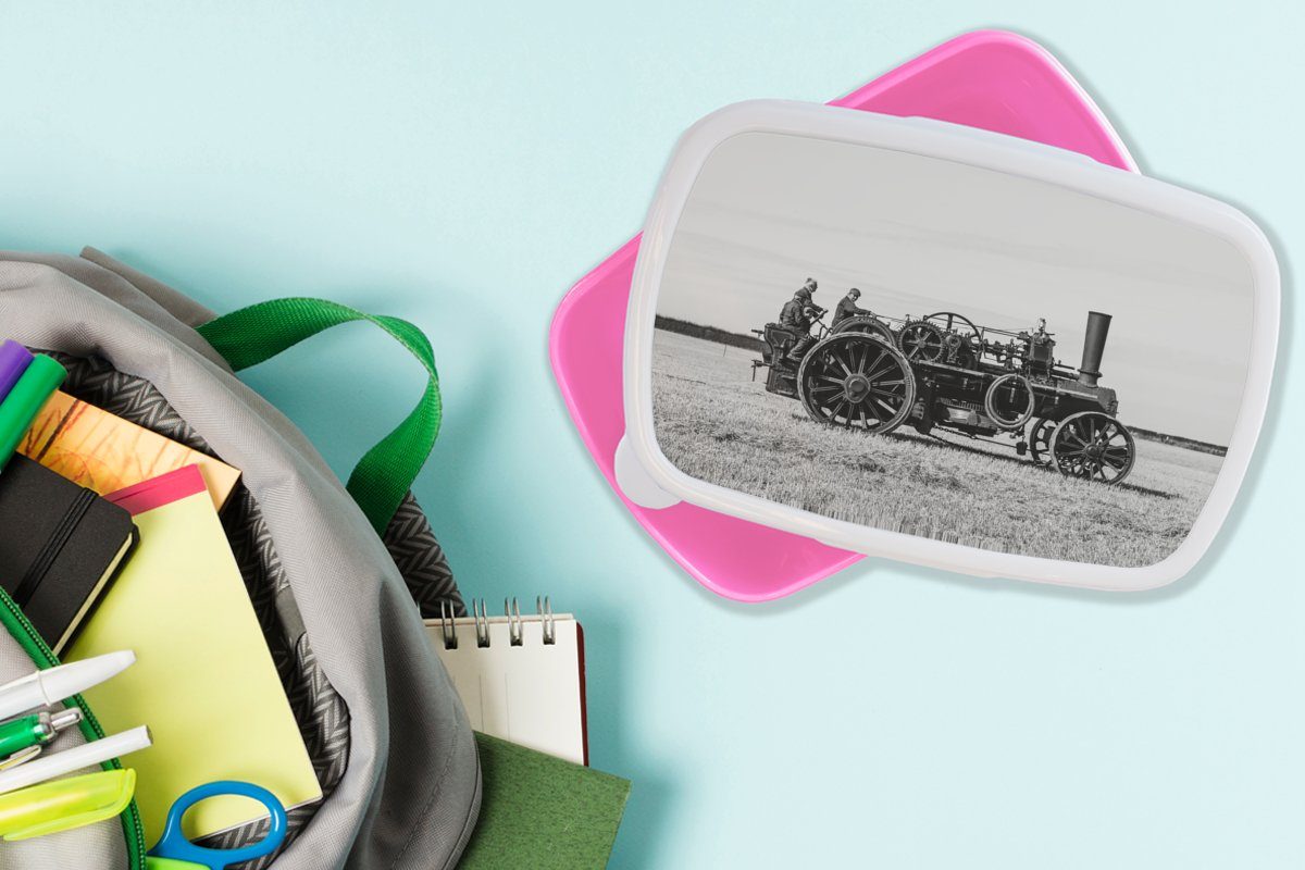 MuchoWow Lunchbox Traktor - Schwarz Weiß Kinder, Mädchen, rosa Bauernhof - Erwachsene, Kunststoff, (2-tlg), Kunststoff - Vintage, Brotbox für Brotdose Snackbox, 