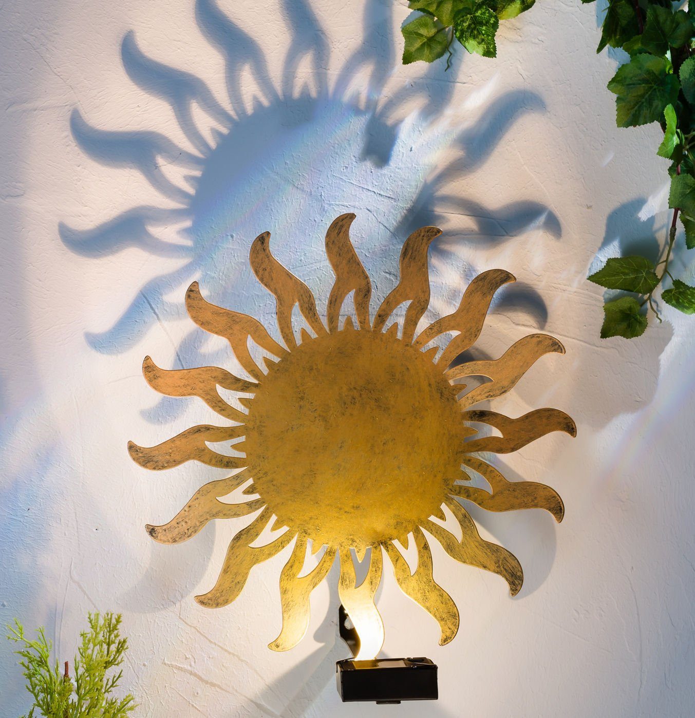 Spetebo LED Dekolicht Solar Wandleuchte Sonne antik bronze Look - 30 cm,  LED fest verbaut, warm weiß, LED Garten Deko Wand Beleuchtung
