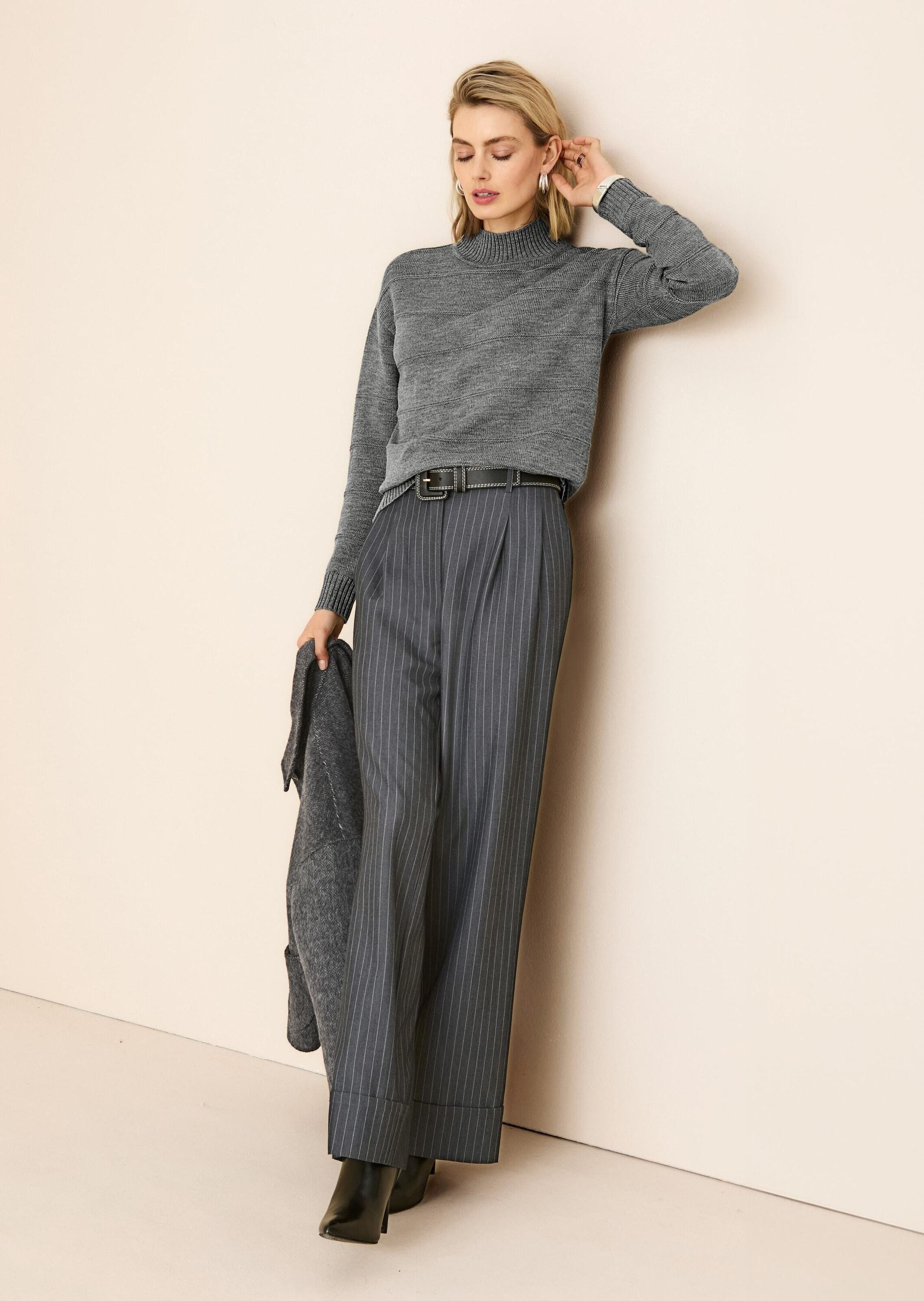 MADELEINE Strickpullover Eleganter Wollpullover mit Querstruktur Strukturpullover mit Stehkragen und Langarm