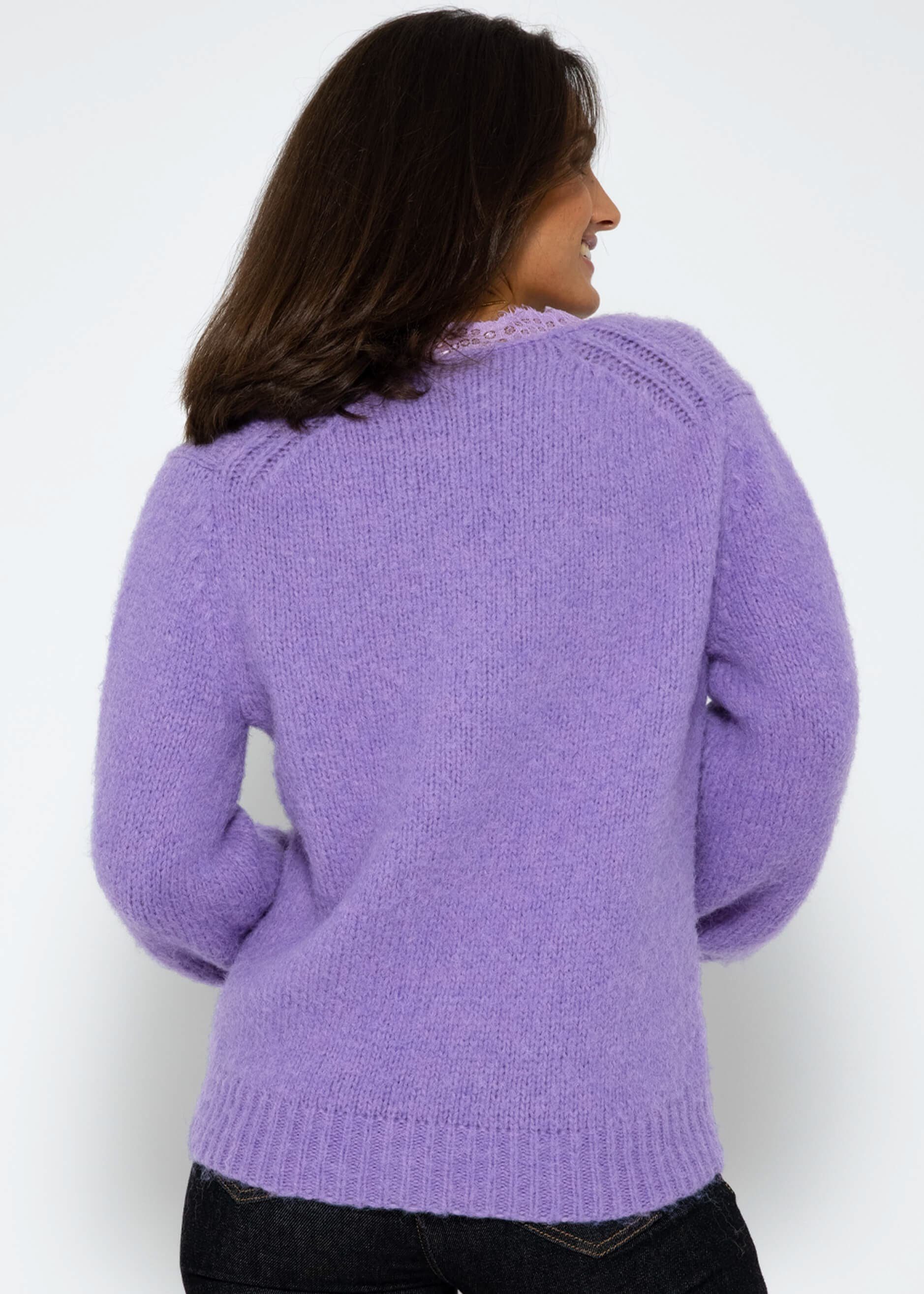 Spitzen-Ausschnitt Lässiger Oversize Strickpullover aus mit Strickpullover Damen Pullover SASSYCLASSY weichem Grobstrick Lila