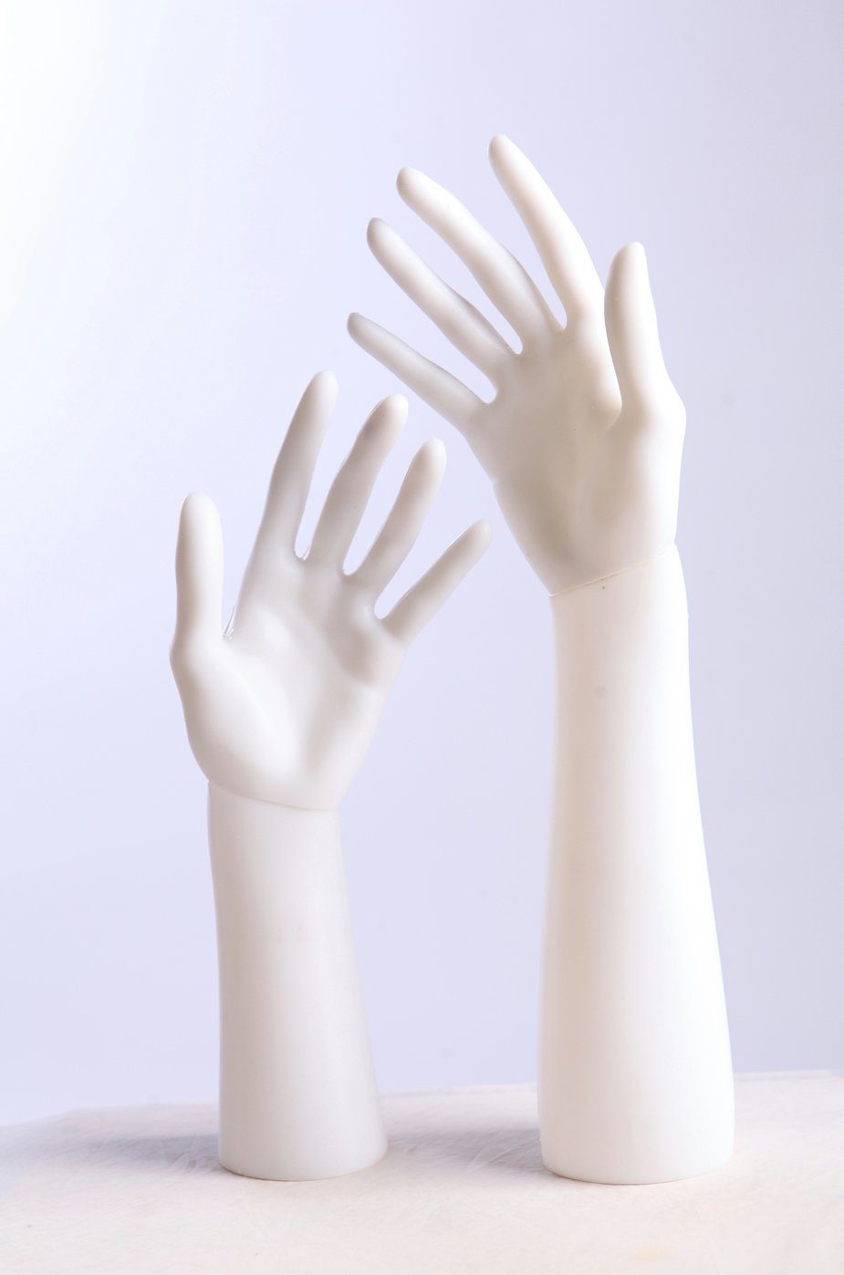 Eurotondisplay Schneiderpuppe Dekohände weiß oder beige lackiert elegant schmuck, Schicke Deko Hände, Ideal um schmuck zu präsentieren | Schneiderpuppen