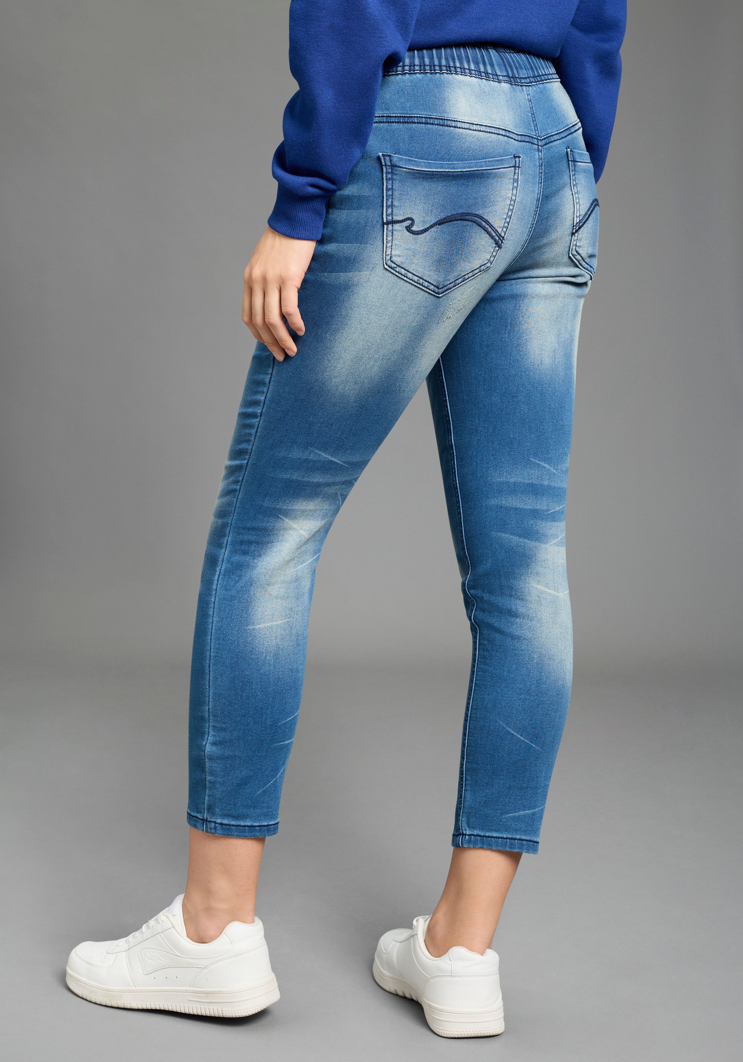 KangaROOS Jogg Pants 7/8 JOGG-DENIM weites Bein, mit Used-Waschung, hohe Leibhöhe, 7/8-Länge