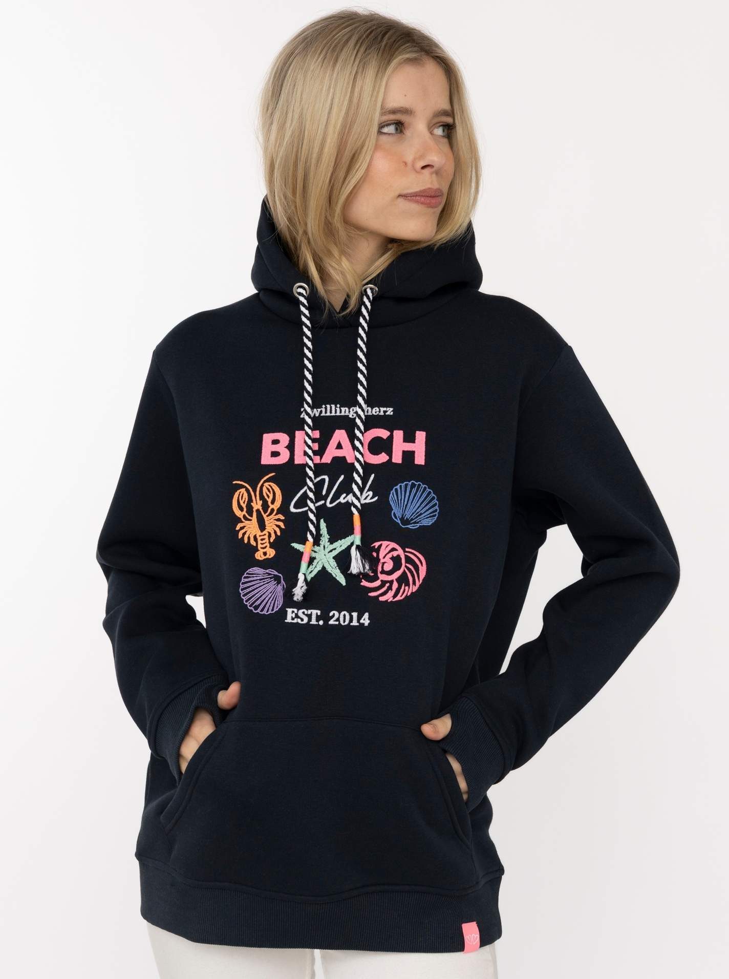 Zwillingsherz Hoodie "Beach Club" Muschel-Motiv, Kapuze mit bunter Kordel, Kängurutasche