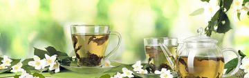 wandmotiv24 Küchenrückwand Tee Gläser Kanne Blüten Grün Blätter, (1-tlg), Premium Hartschaum Nischenrückwand in versch. Größen