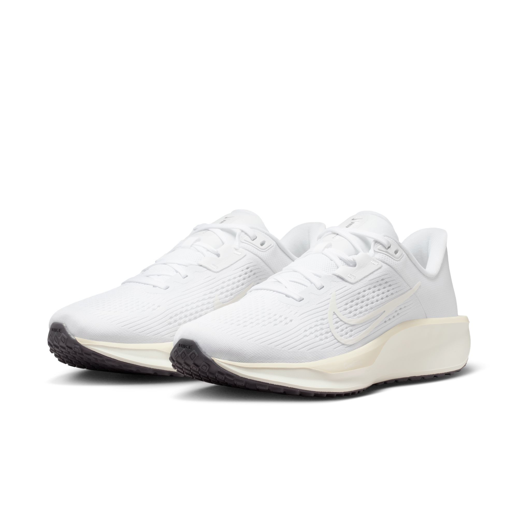 Nike WMNS QUEST 6 Laufschuh