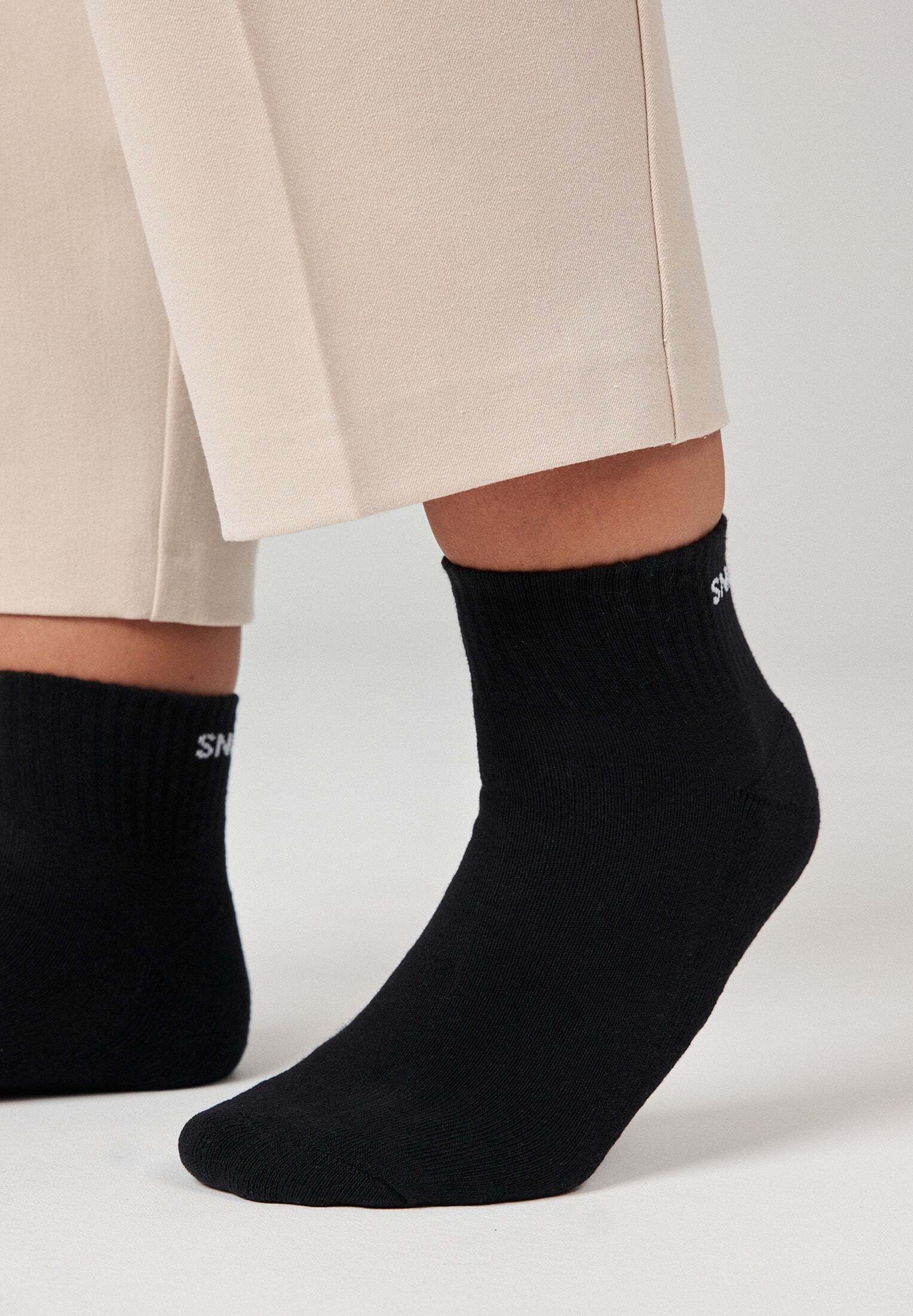 SNOCKS Sneakersocken kurze Socken für Herren & Damen mit Logo (4-Paar) mit Rippbund, verstärkte Sohle, halbhoch, aus Bio-Baumwolle