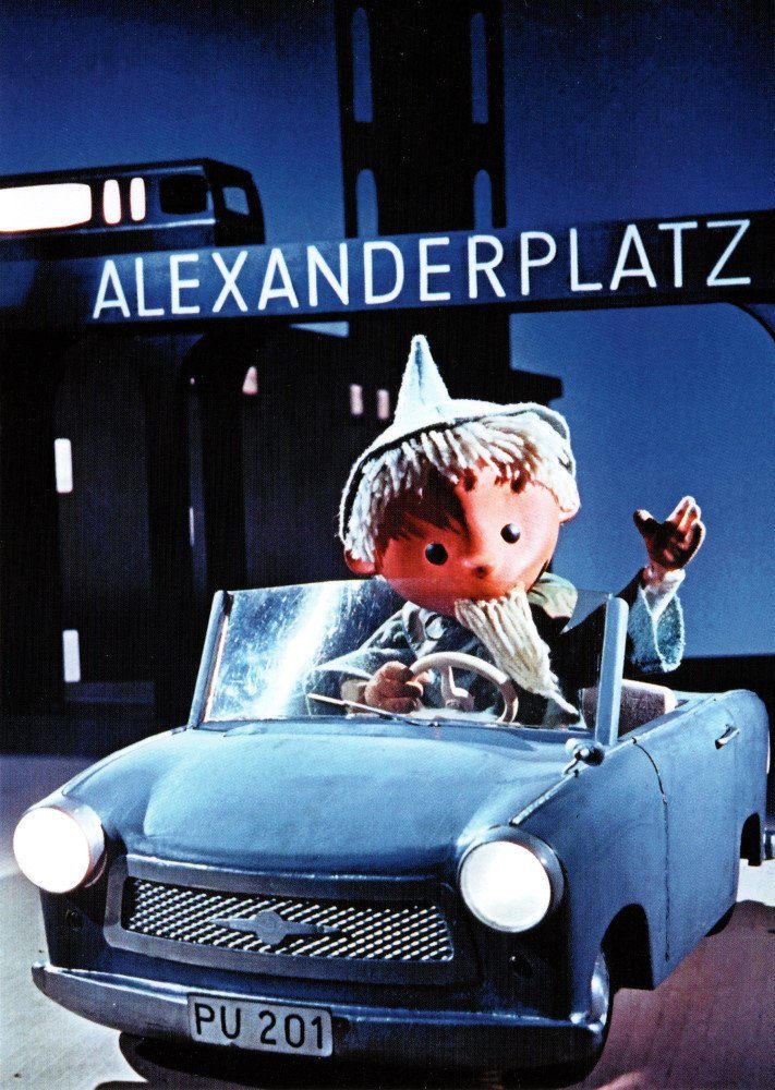 am Trabant Sandmännchen: "Unser Sandmännchen Postkarte im Alexanderplatz"